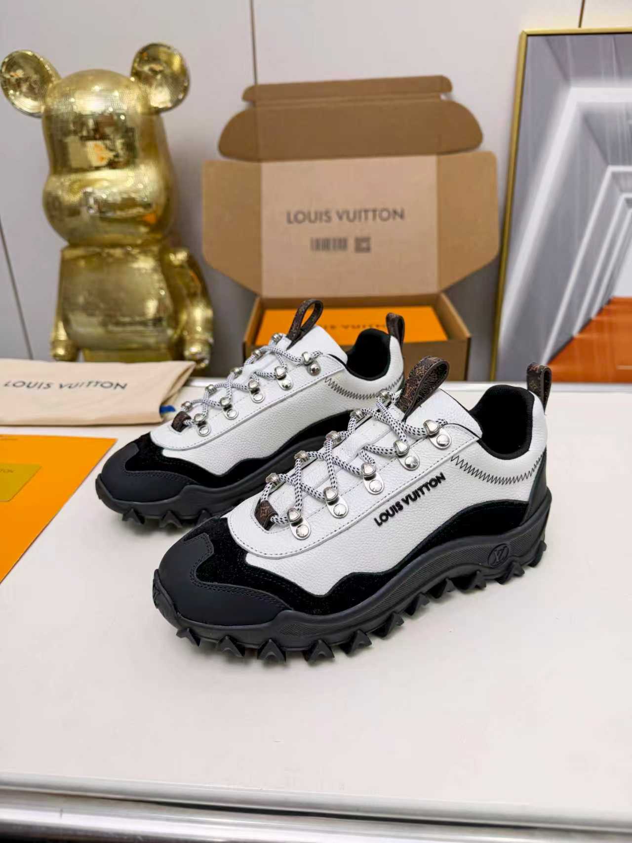 LV shoe