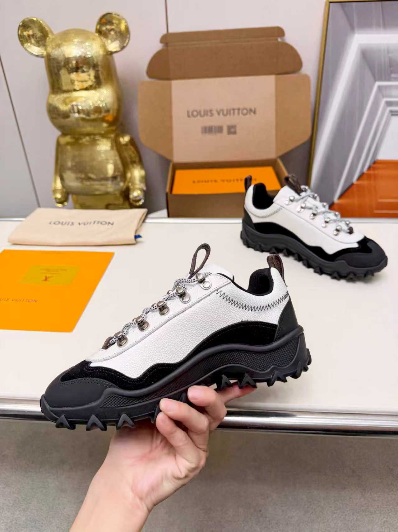 LV shoe