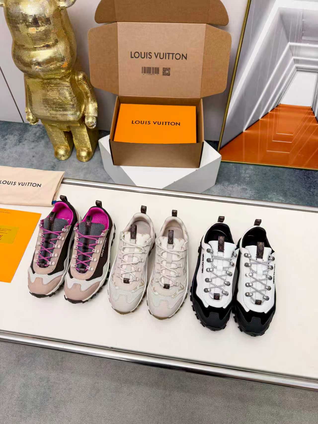 LV shoe