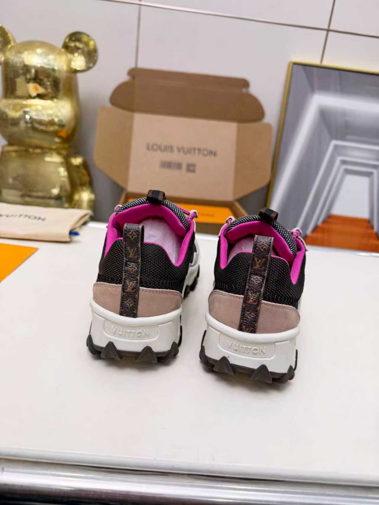 LV shoe