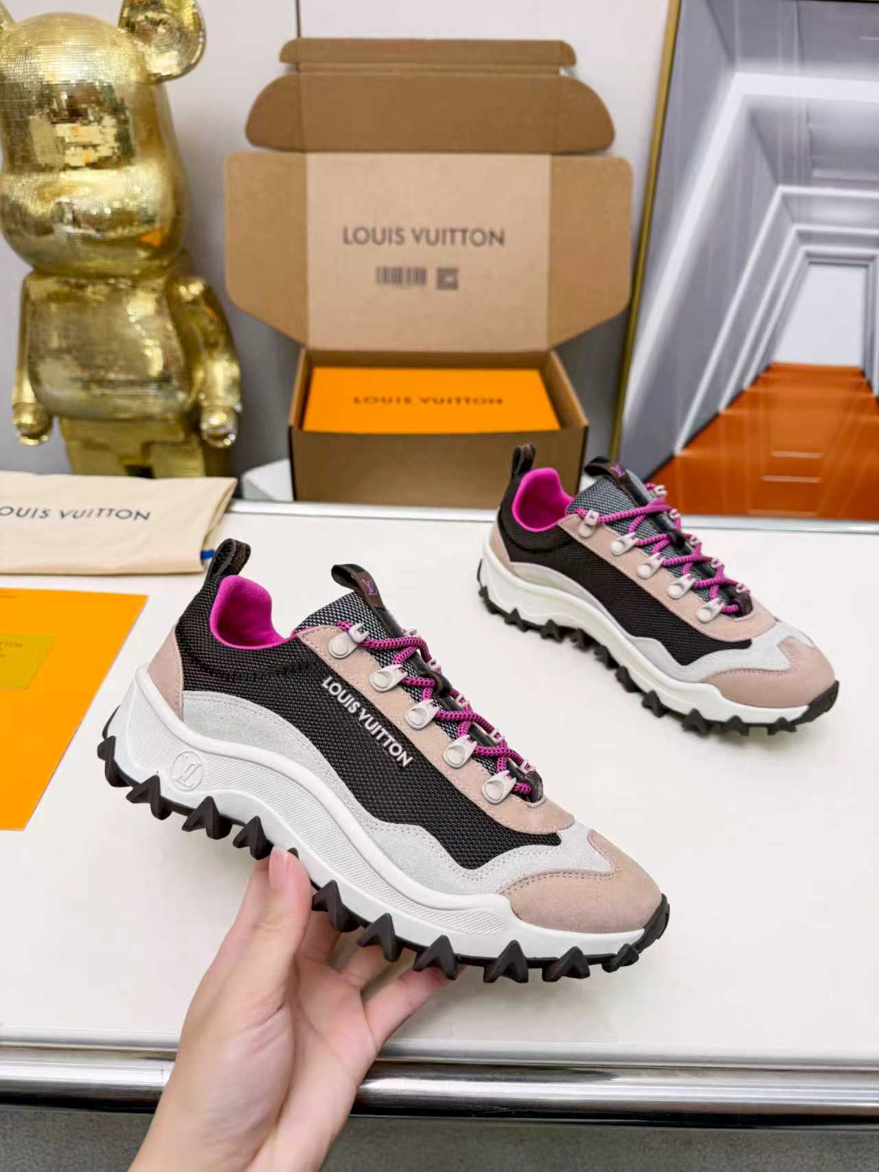 LV shoe