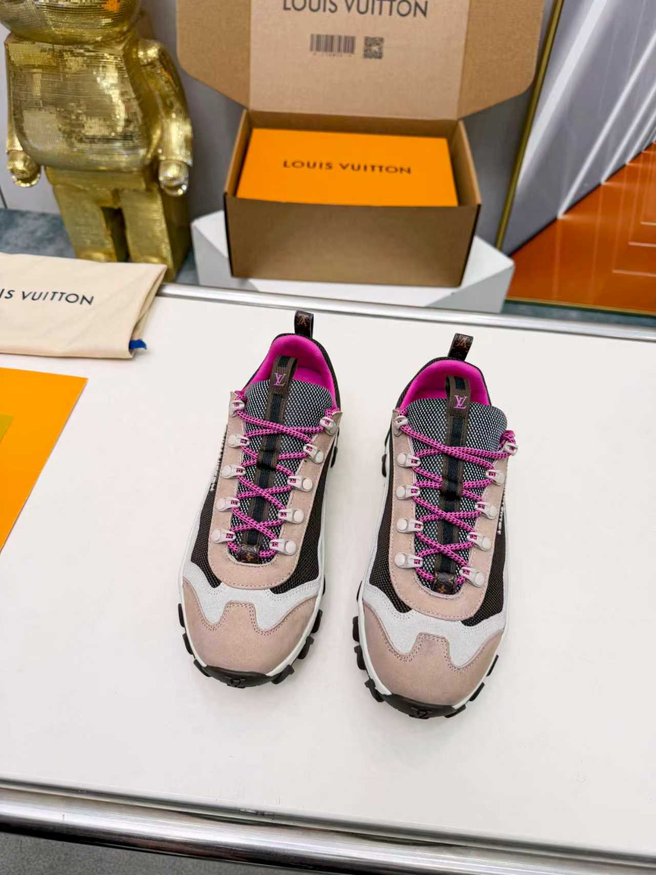 LV shoe