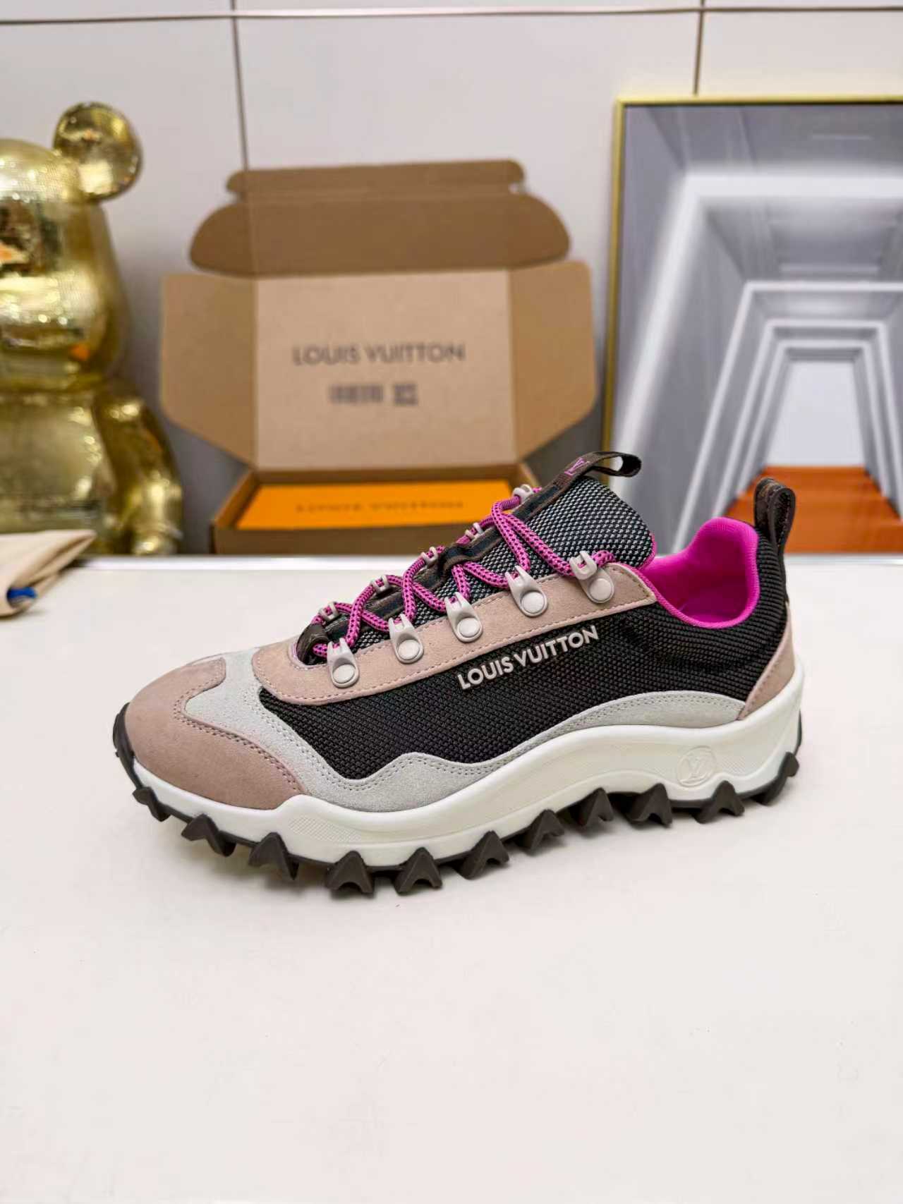 LV shoe