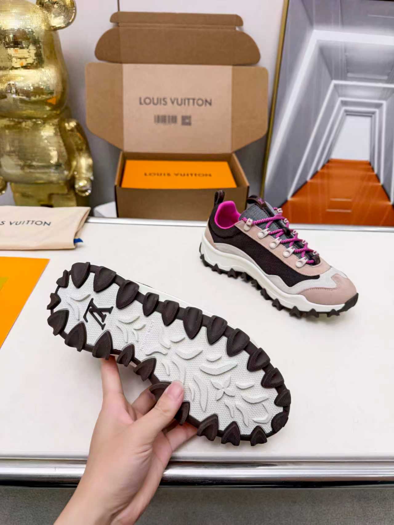 LV shoe