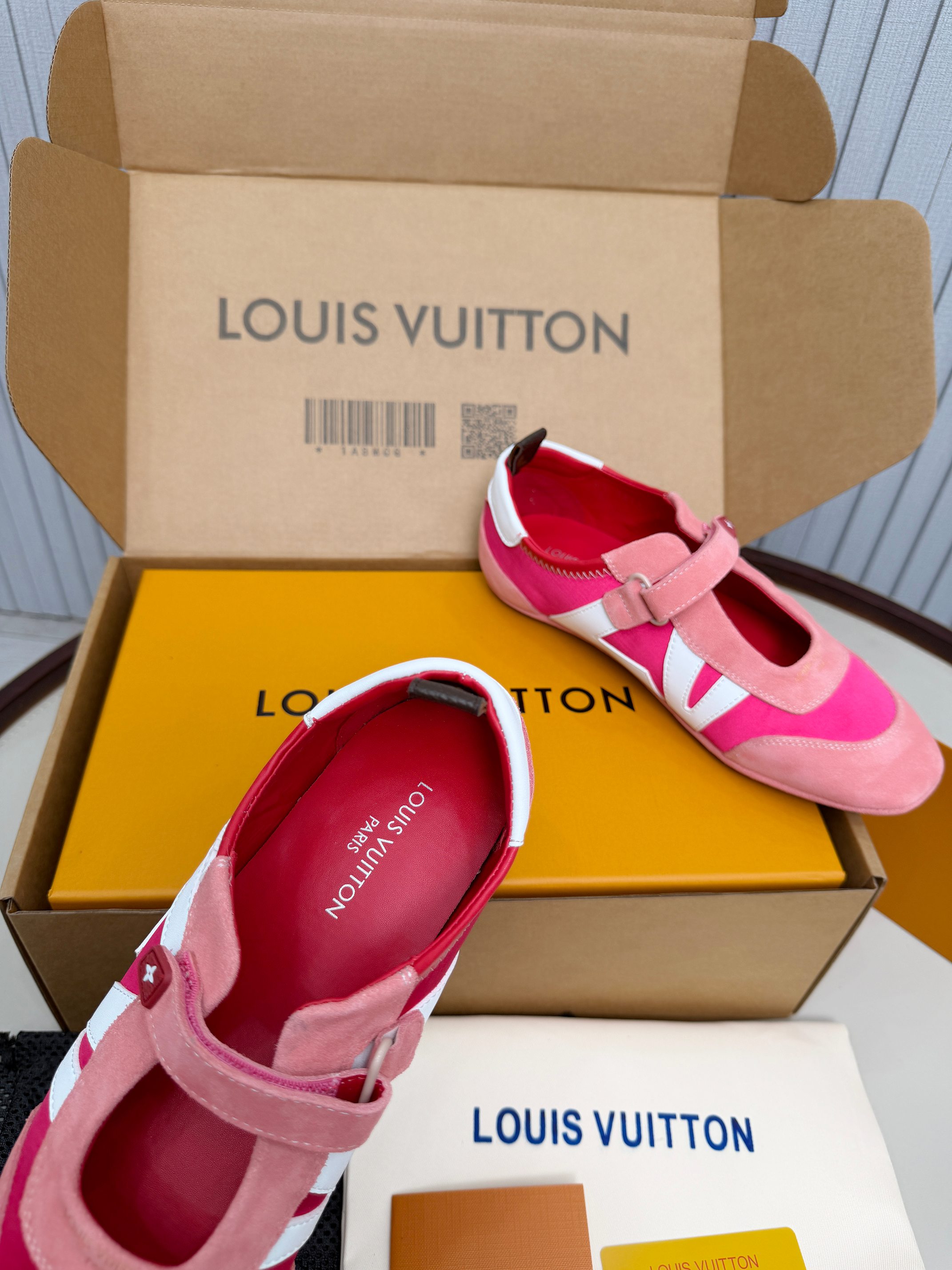 LV shoe
