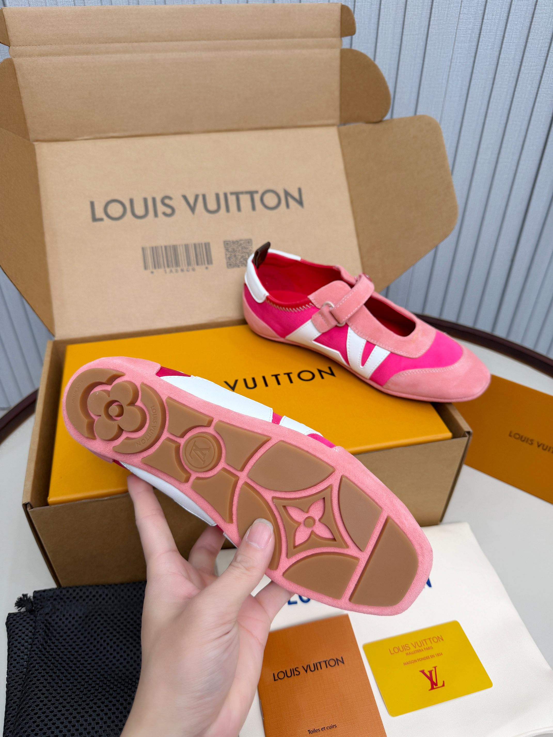 LV shoe