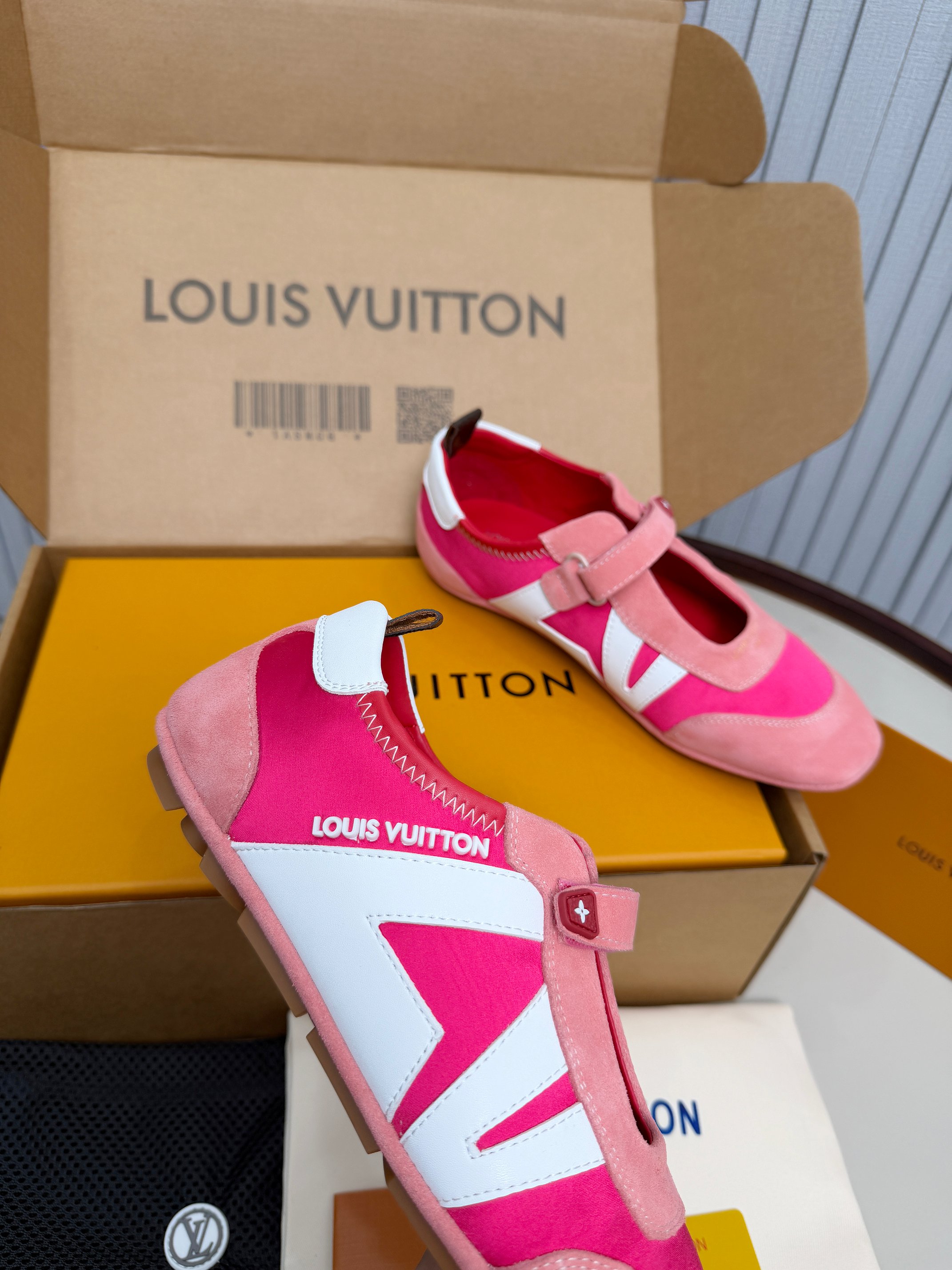 LV shoe