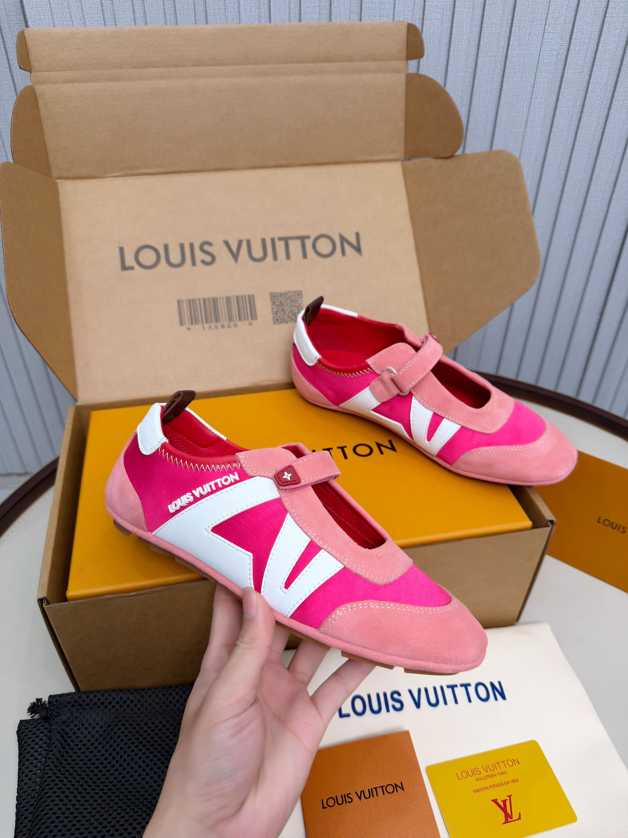 LV shoe