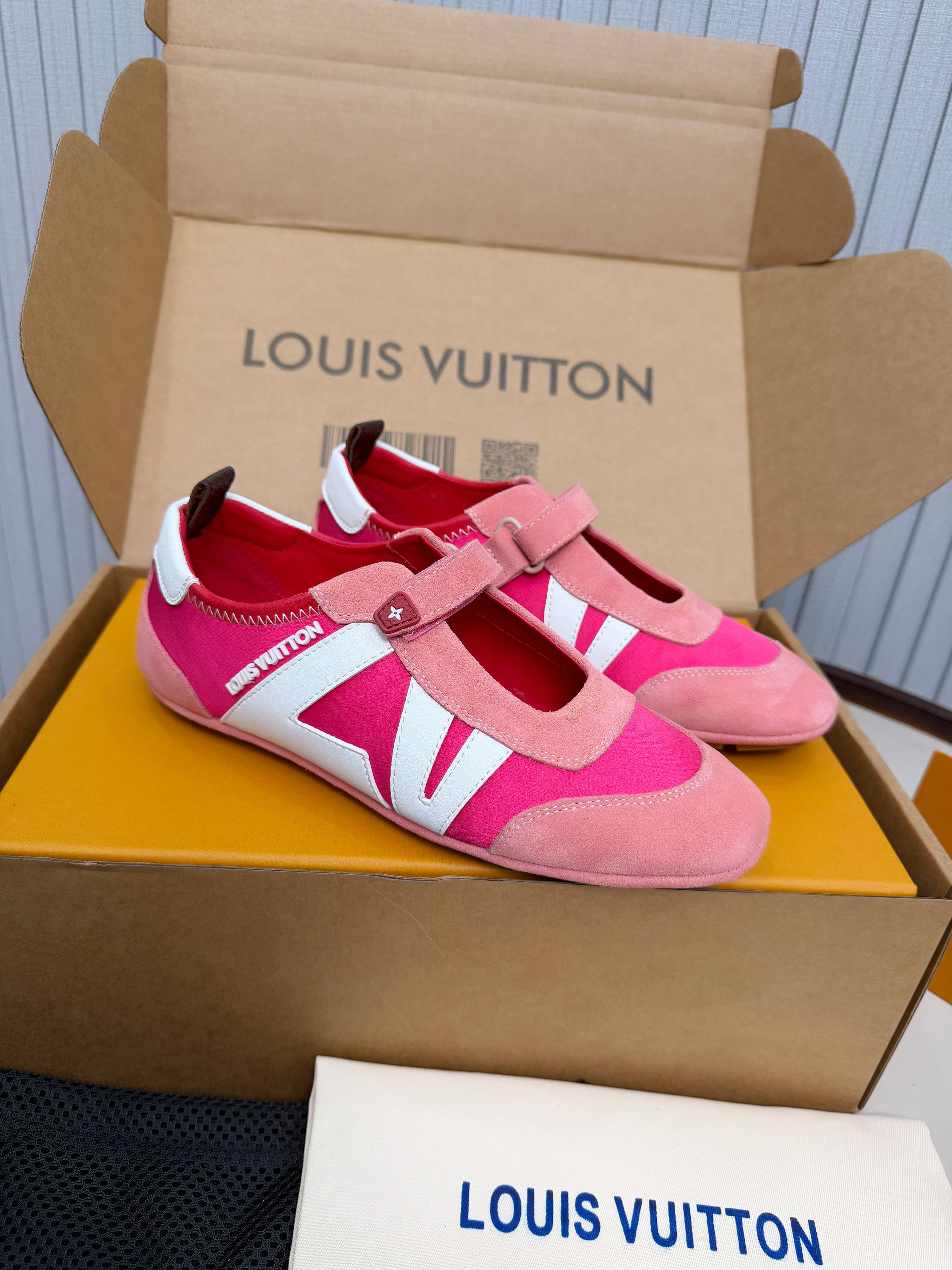 LV shoe