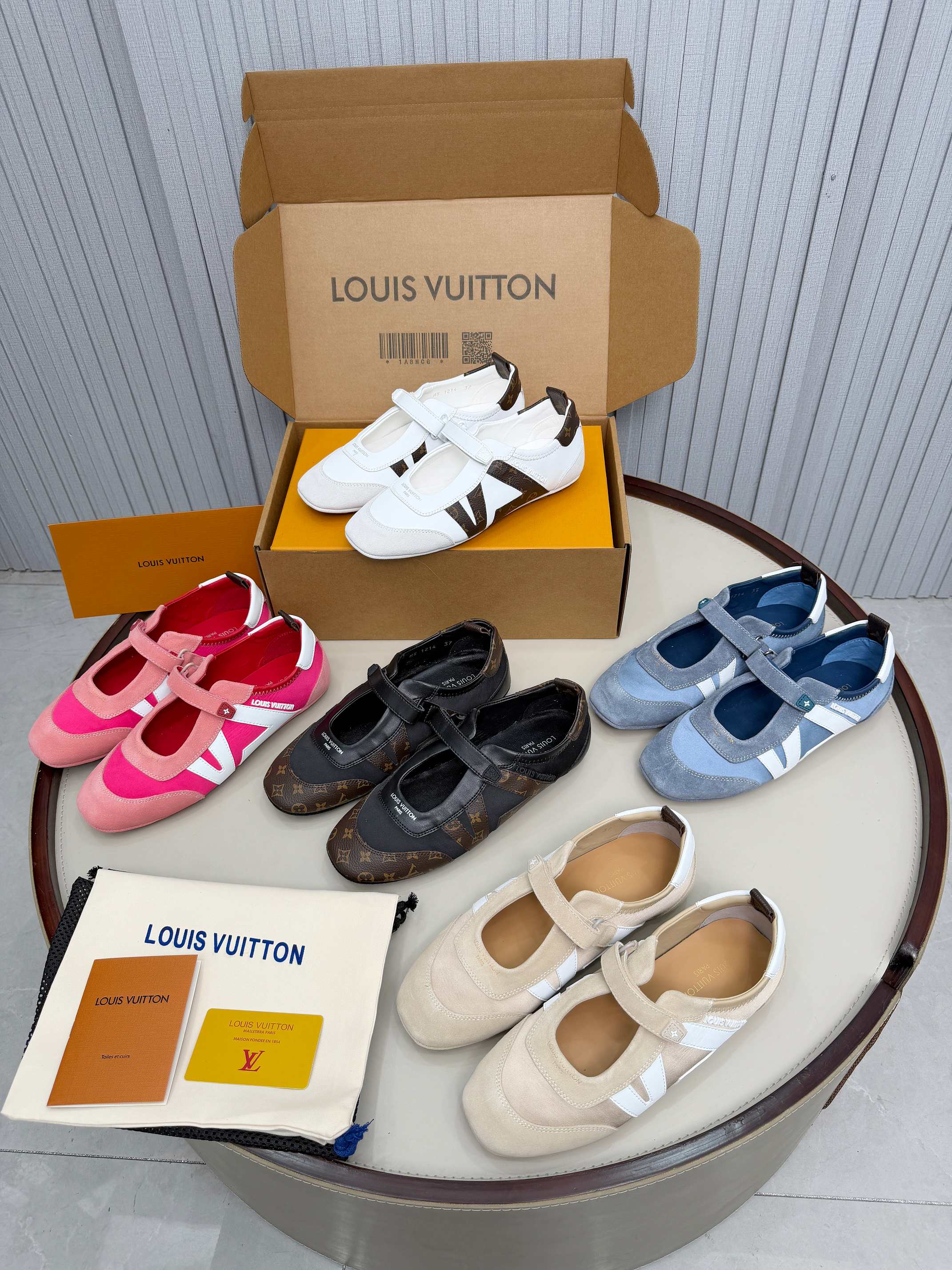 LV shoe