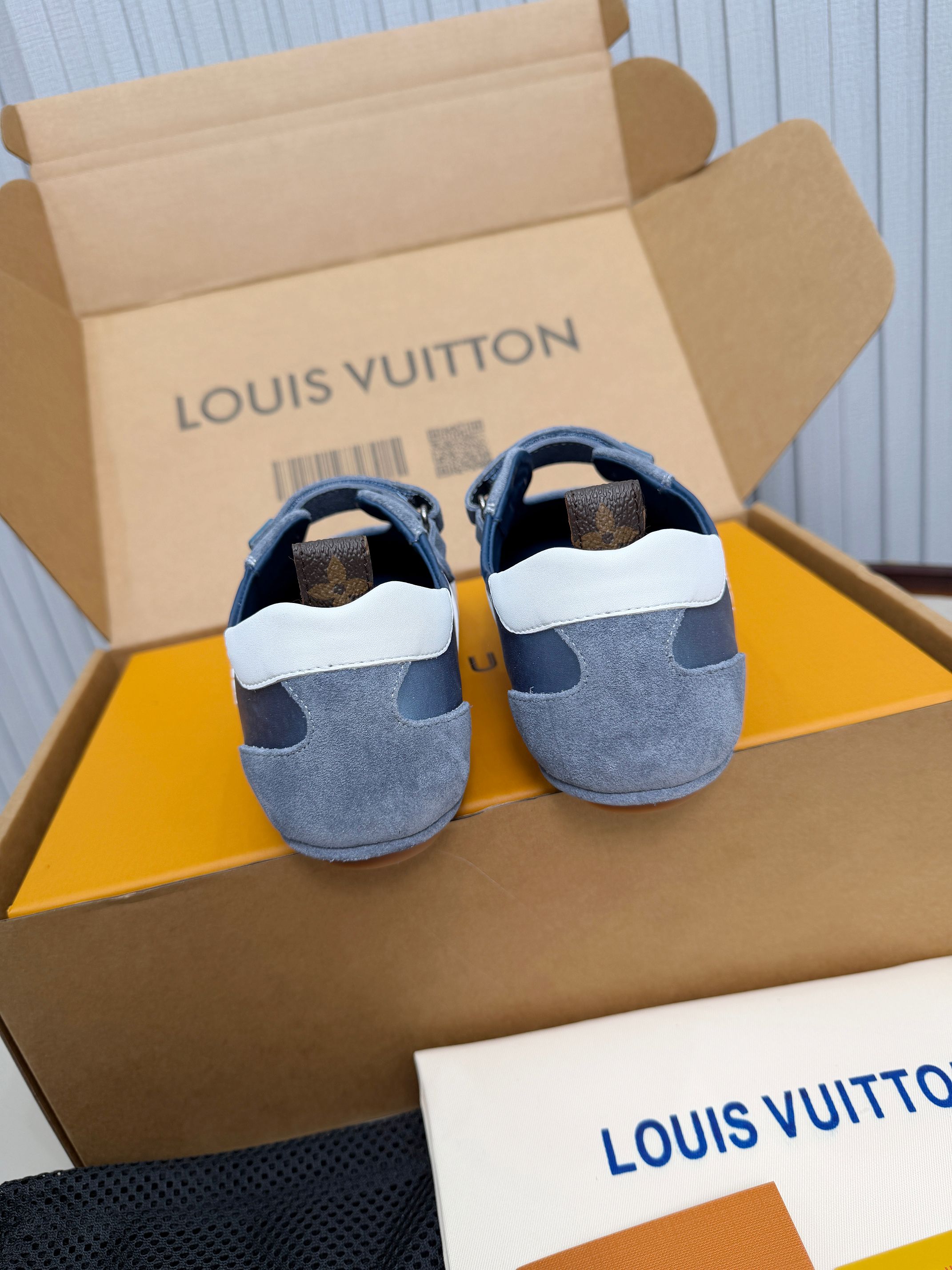LV shoe