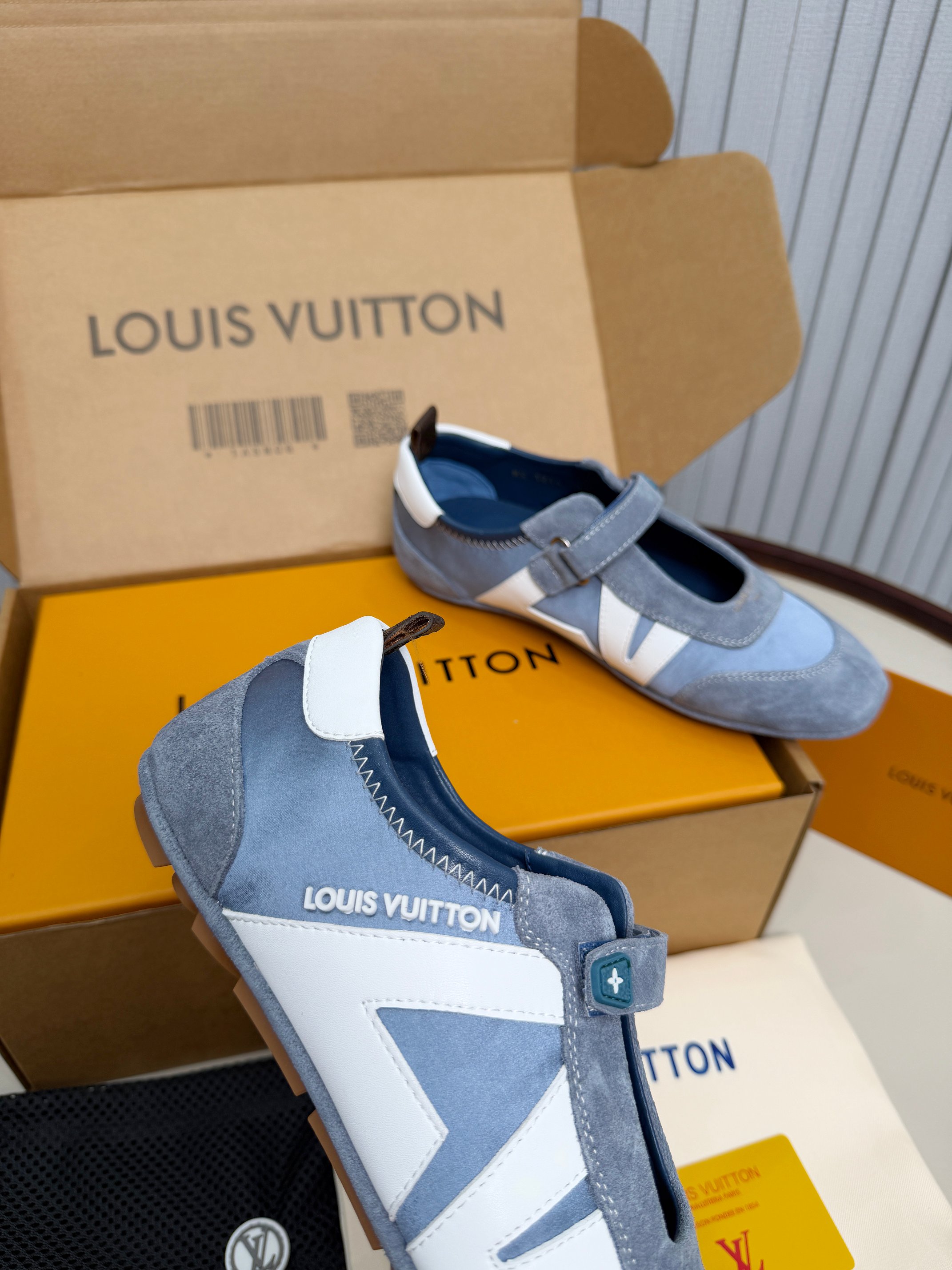 LV shoe