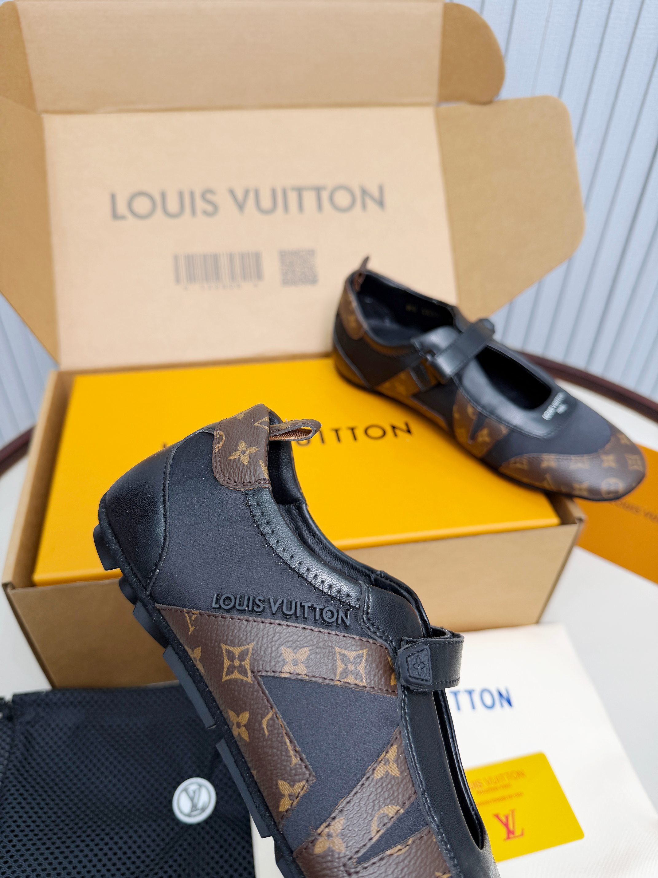 LV shoe