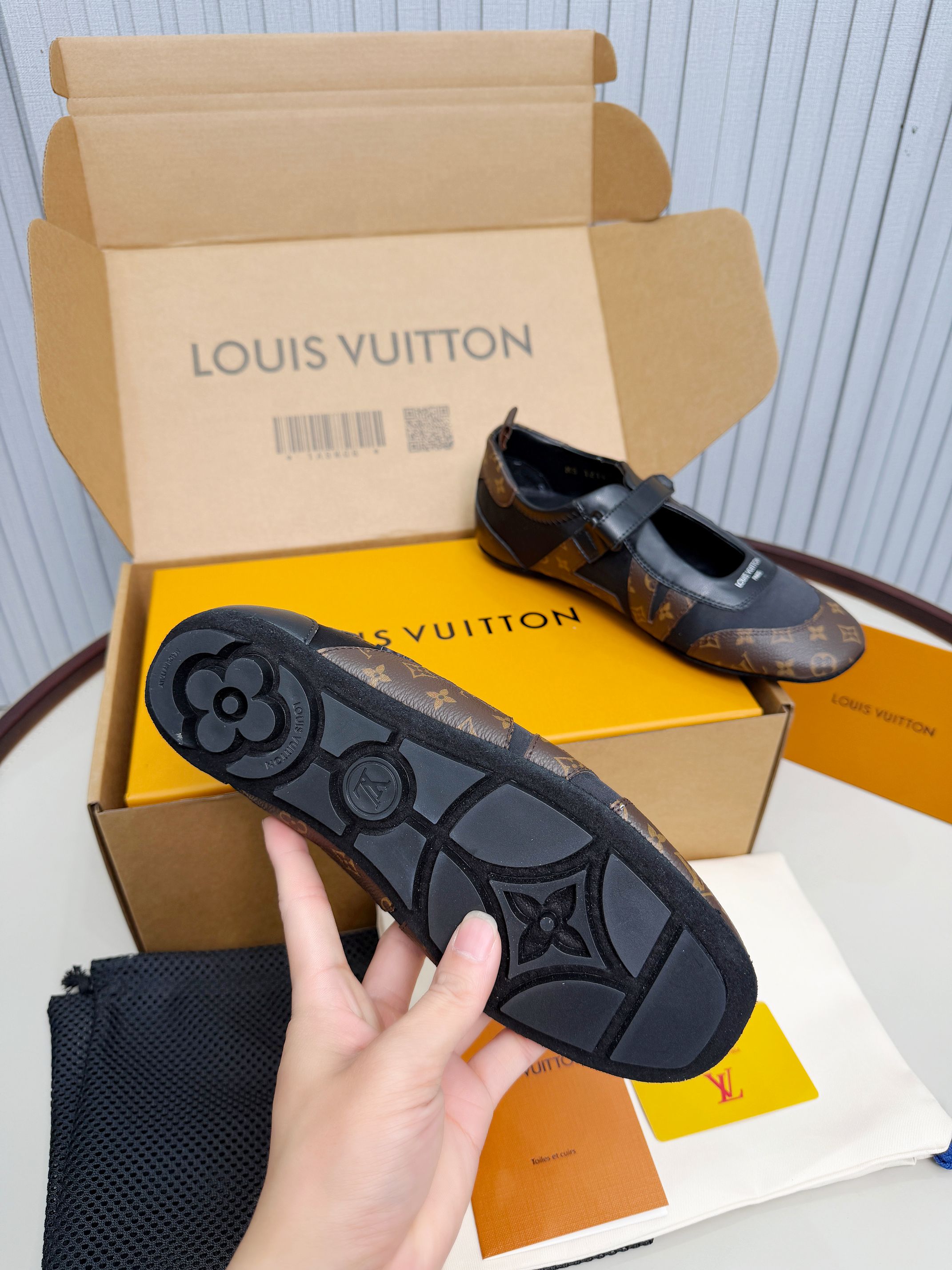 LV shoe