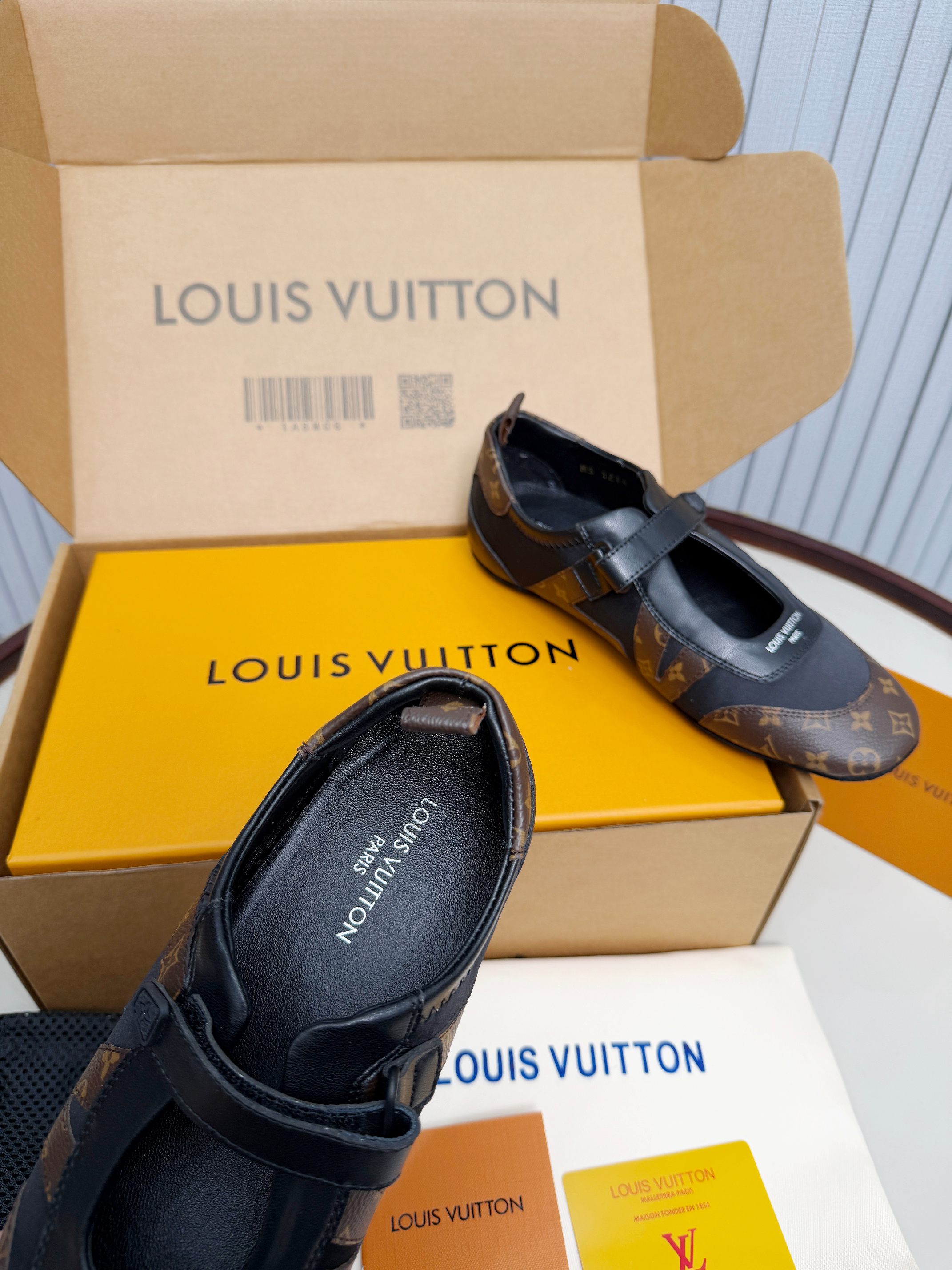 LV shoe