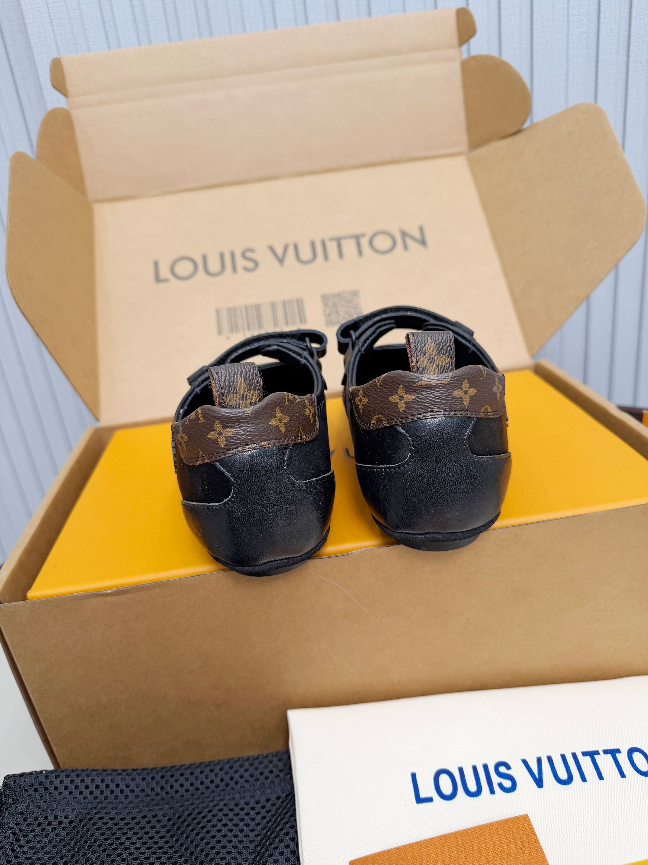 LV shoe
