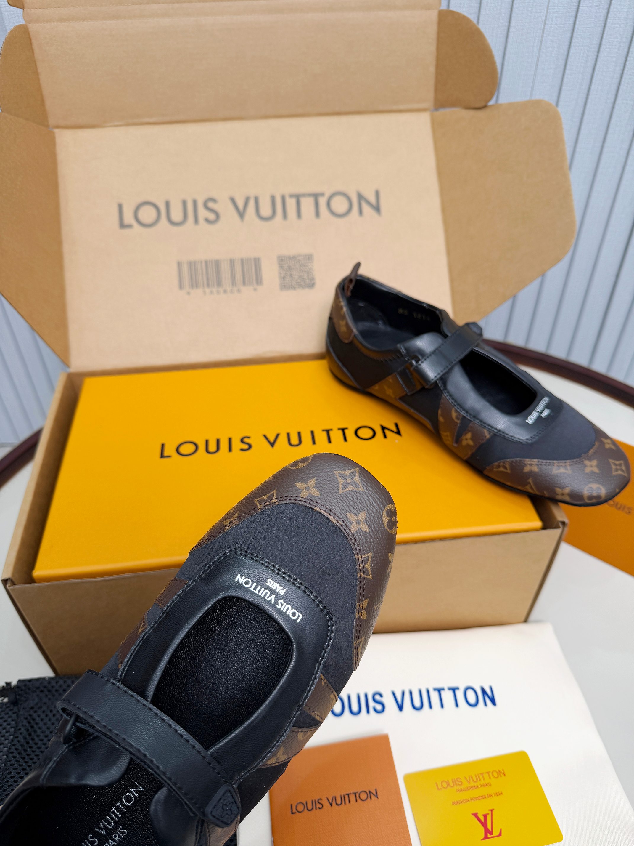 LV shoe