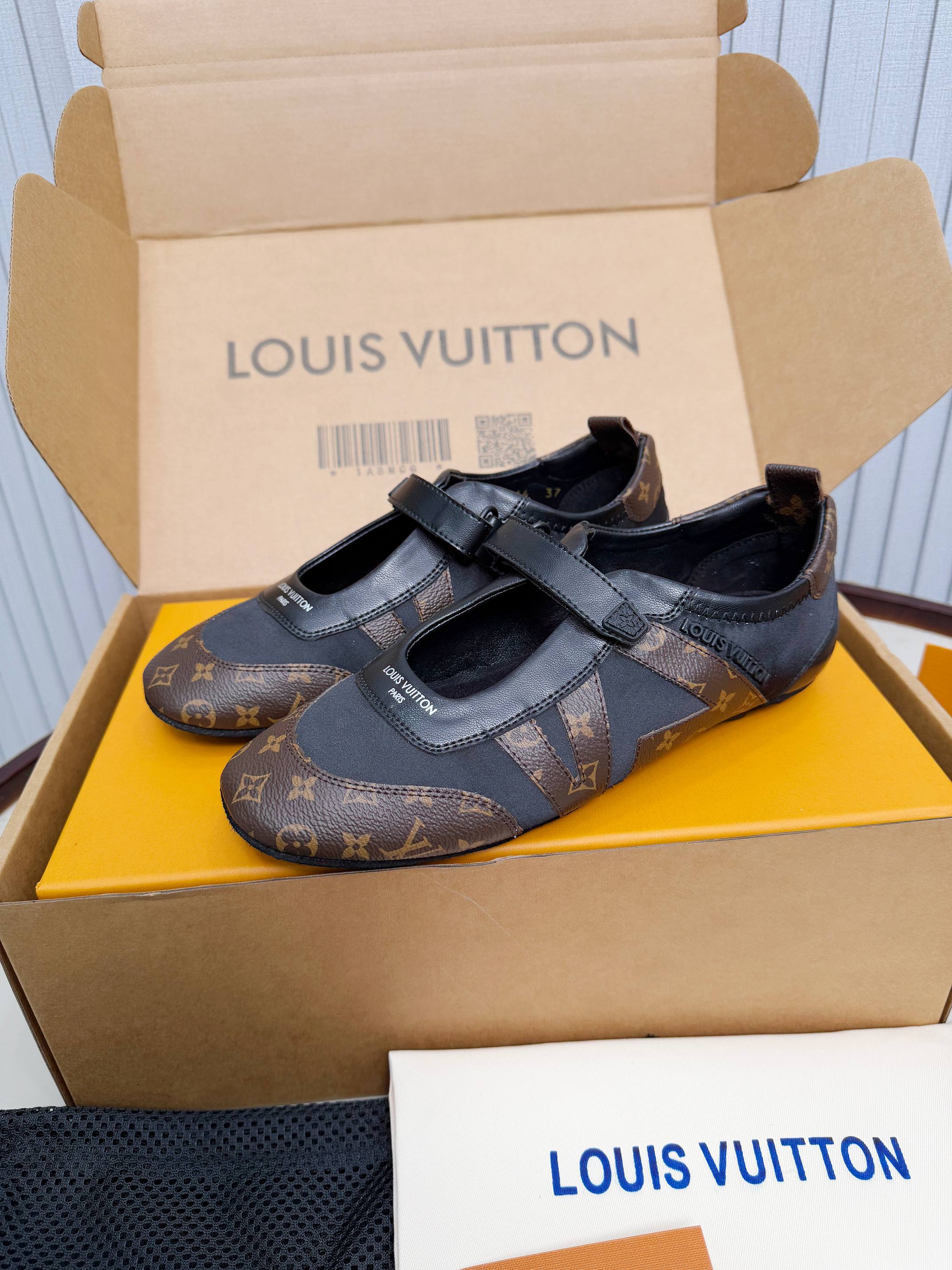 LV shoe