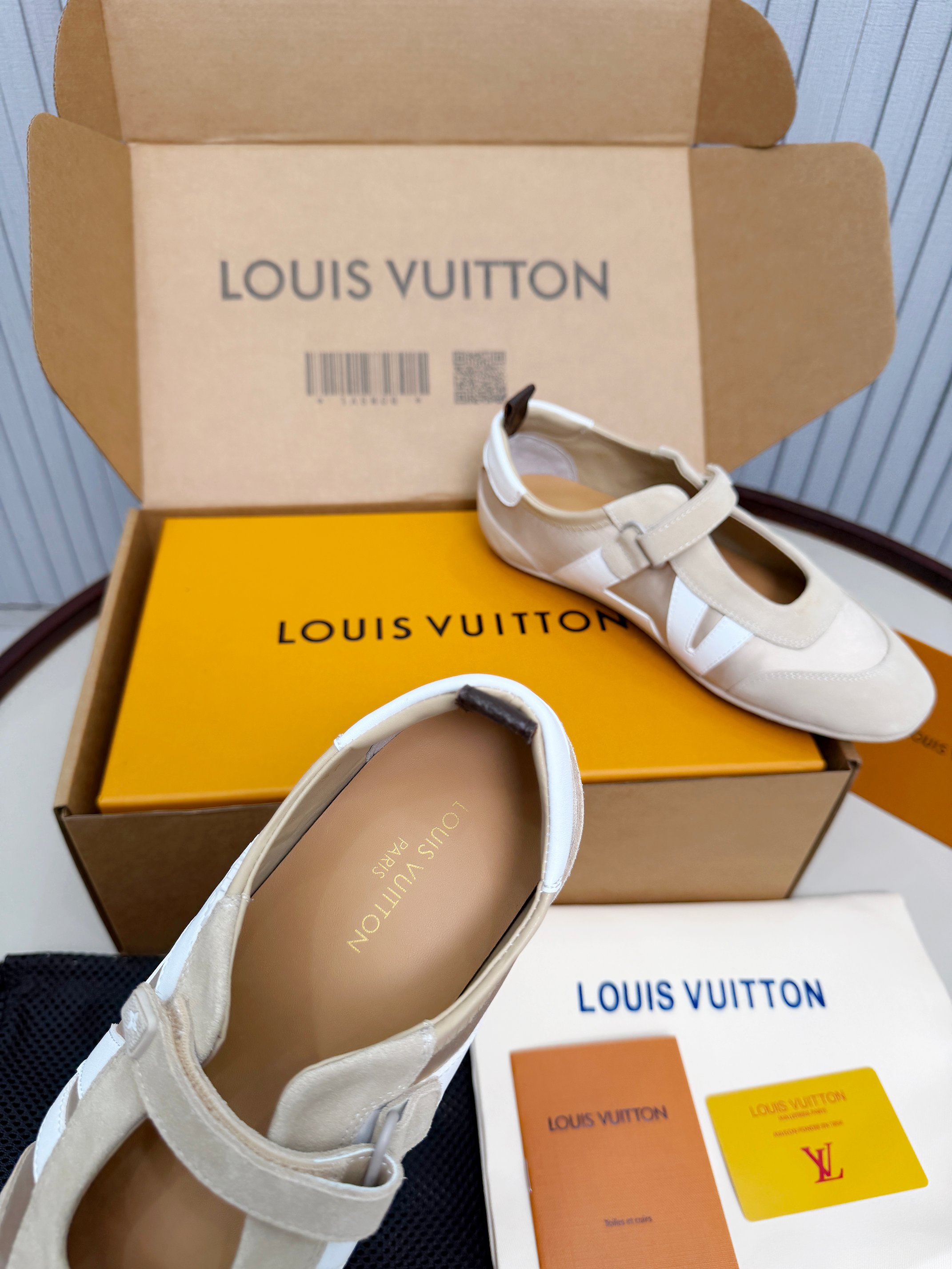 LV shoe