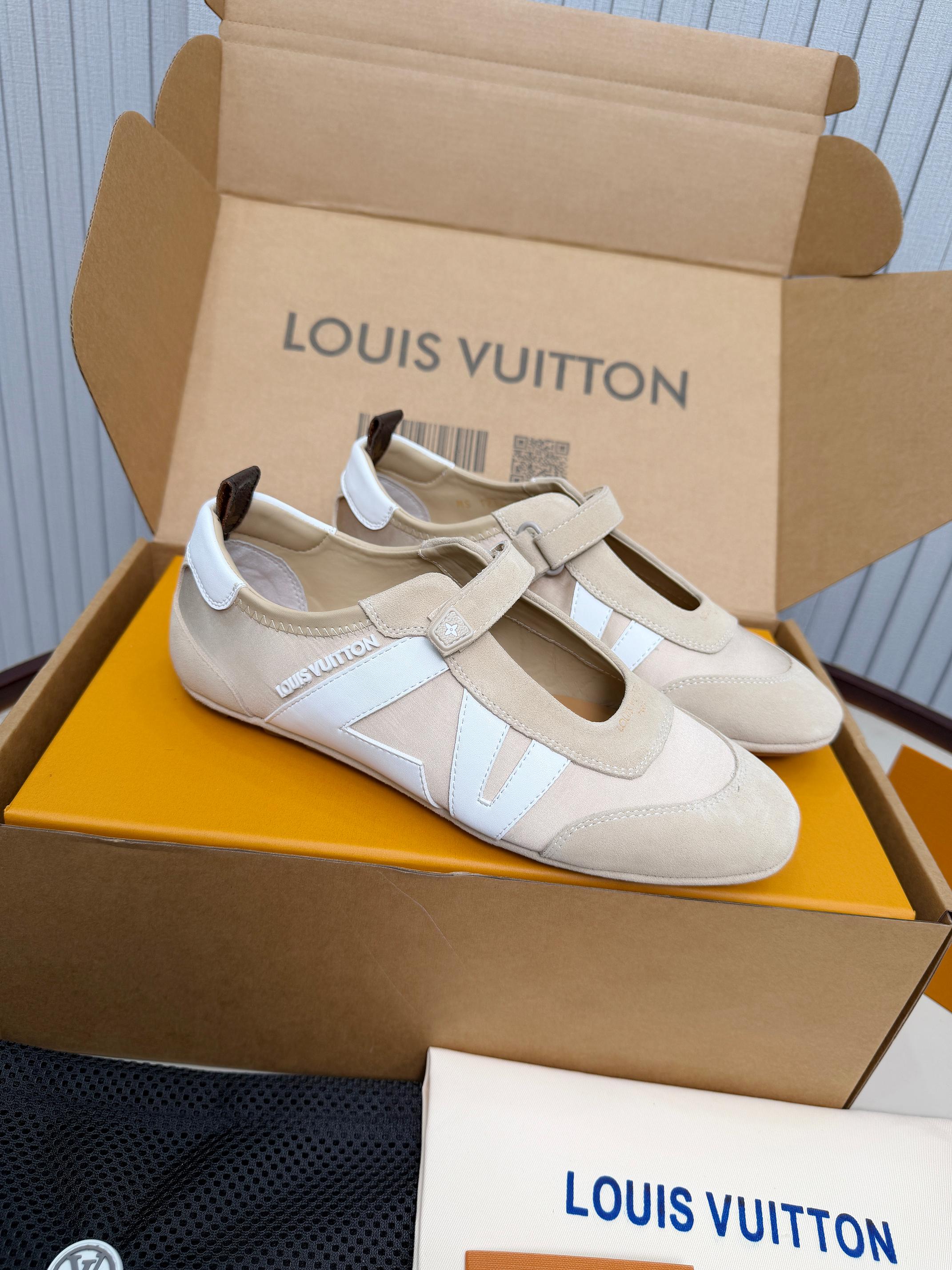LV shoe