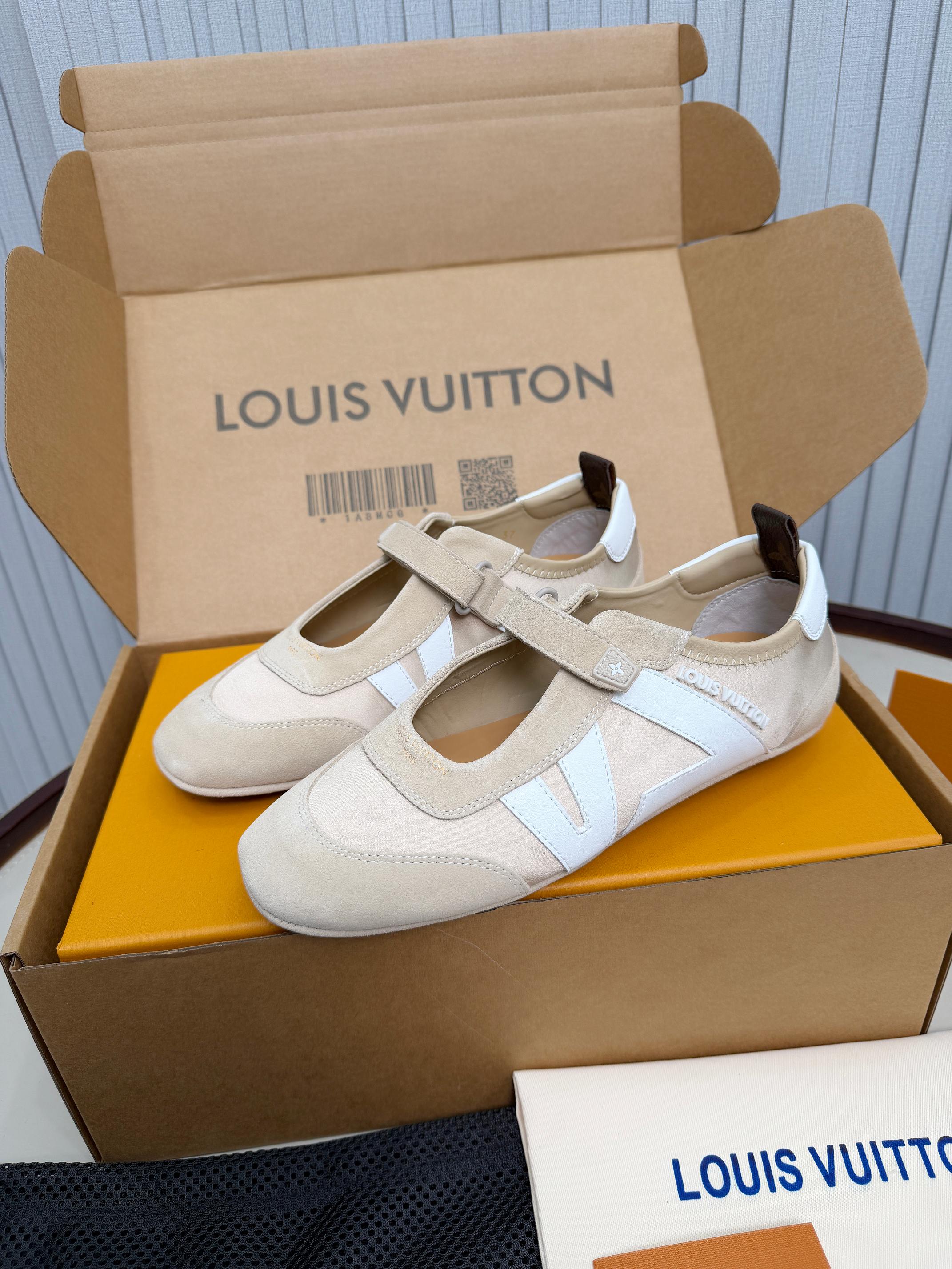 LV shoe