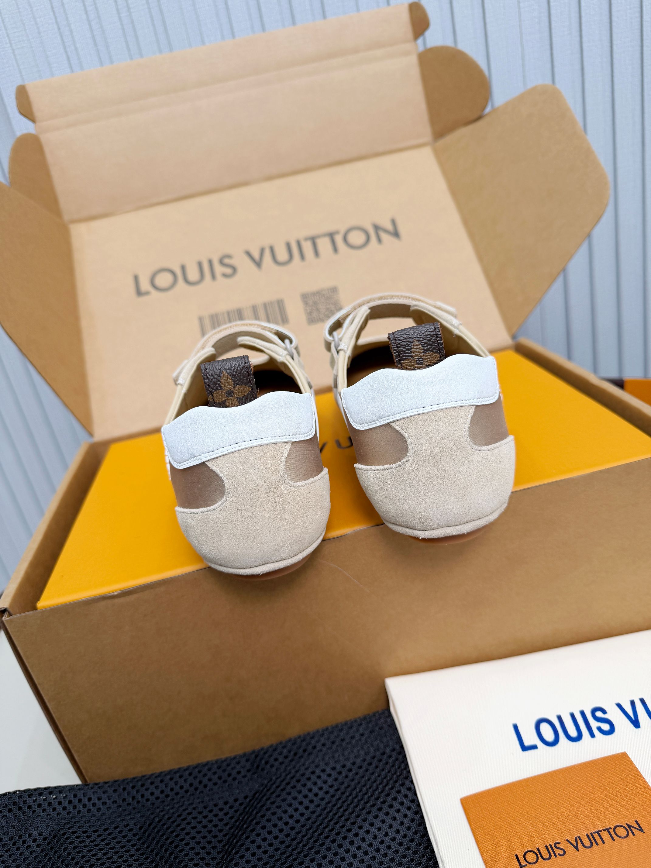 LV shoe