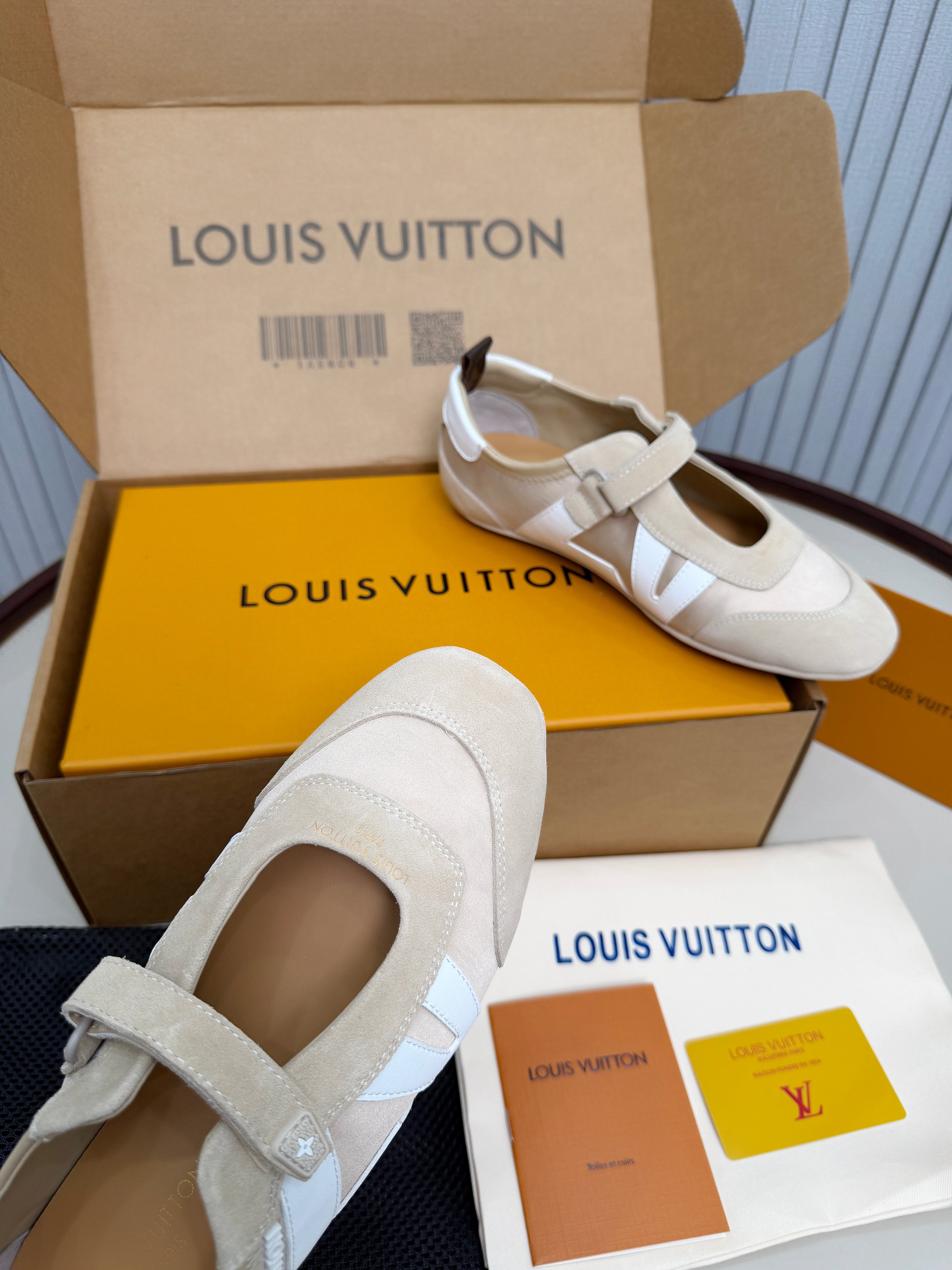 LV shoe
