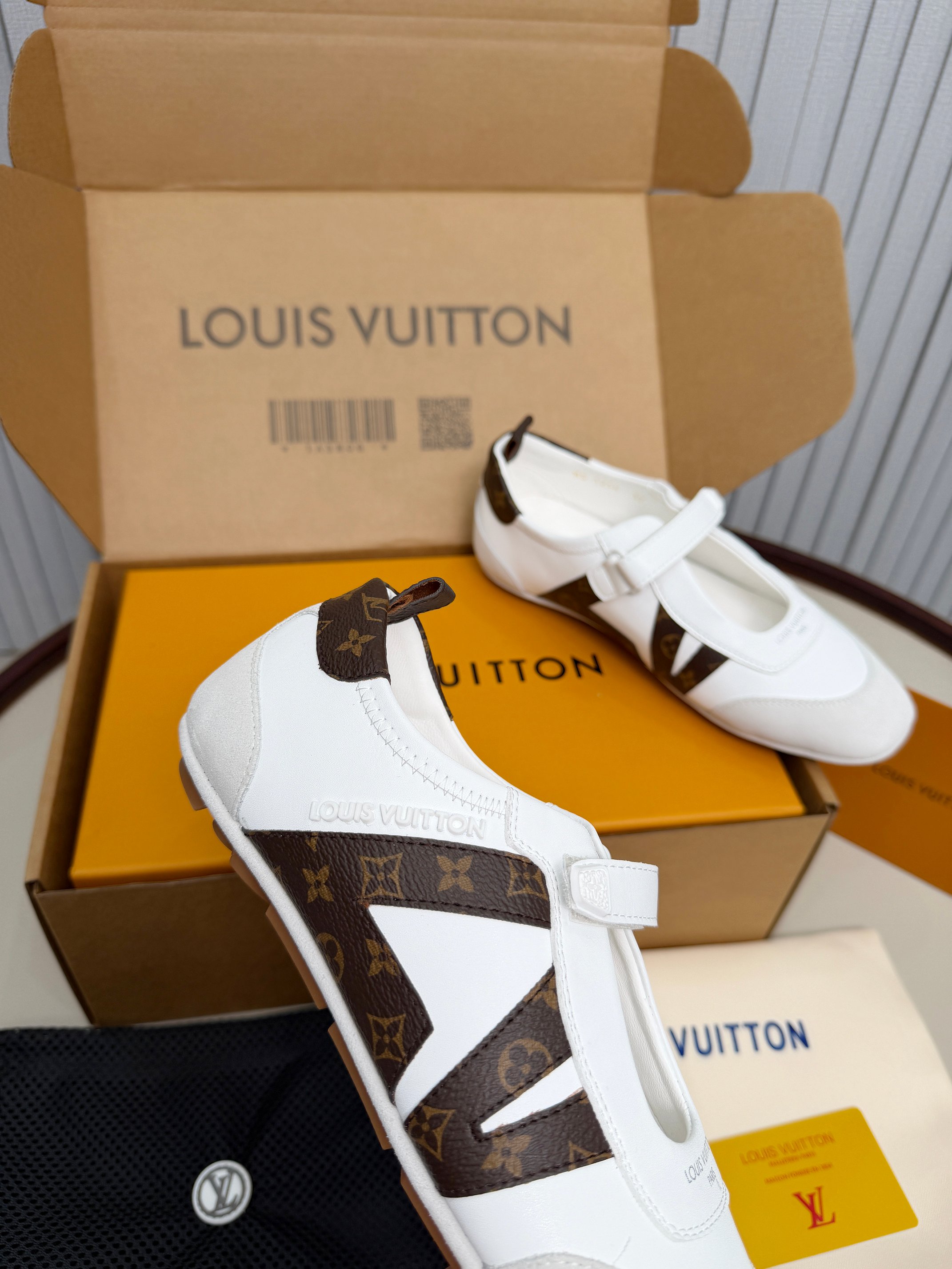 LV shoe