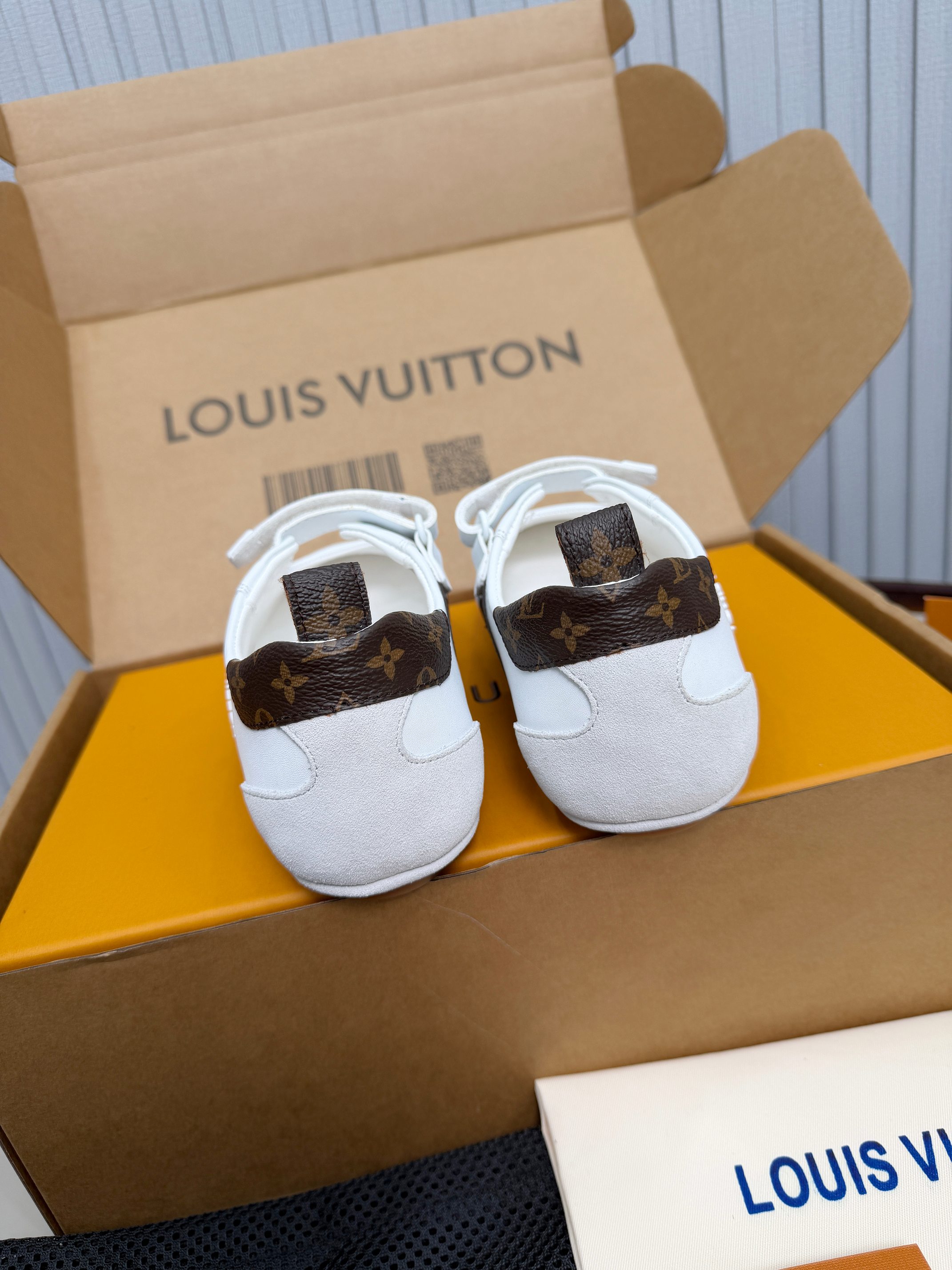 LV shoe