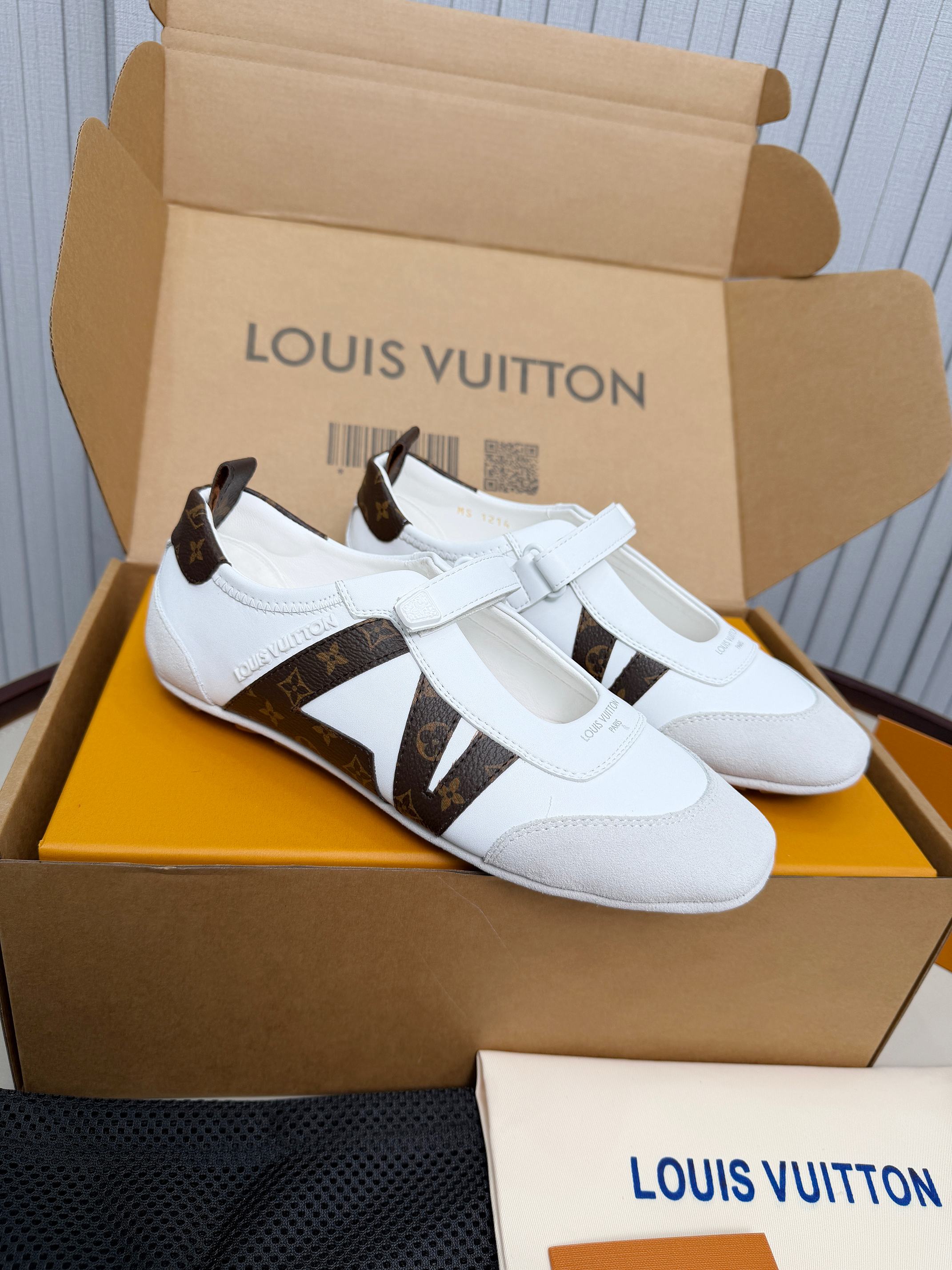 LV shoe