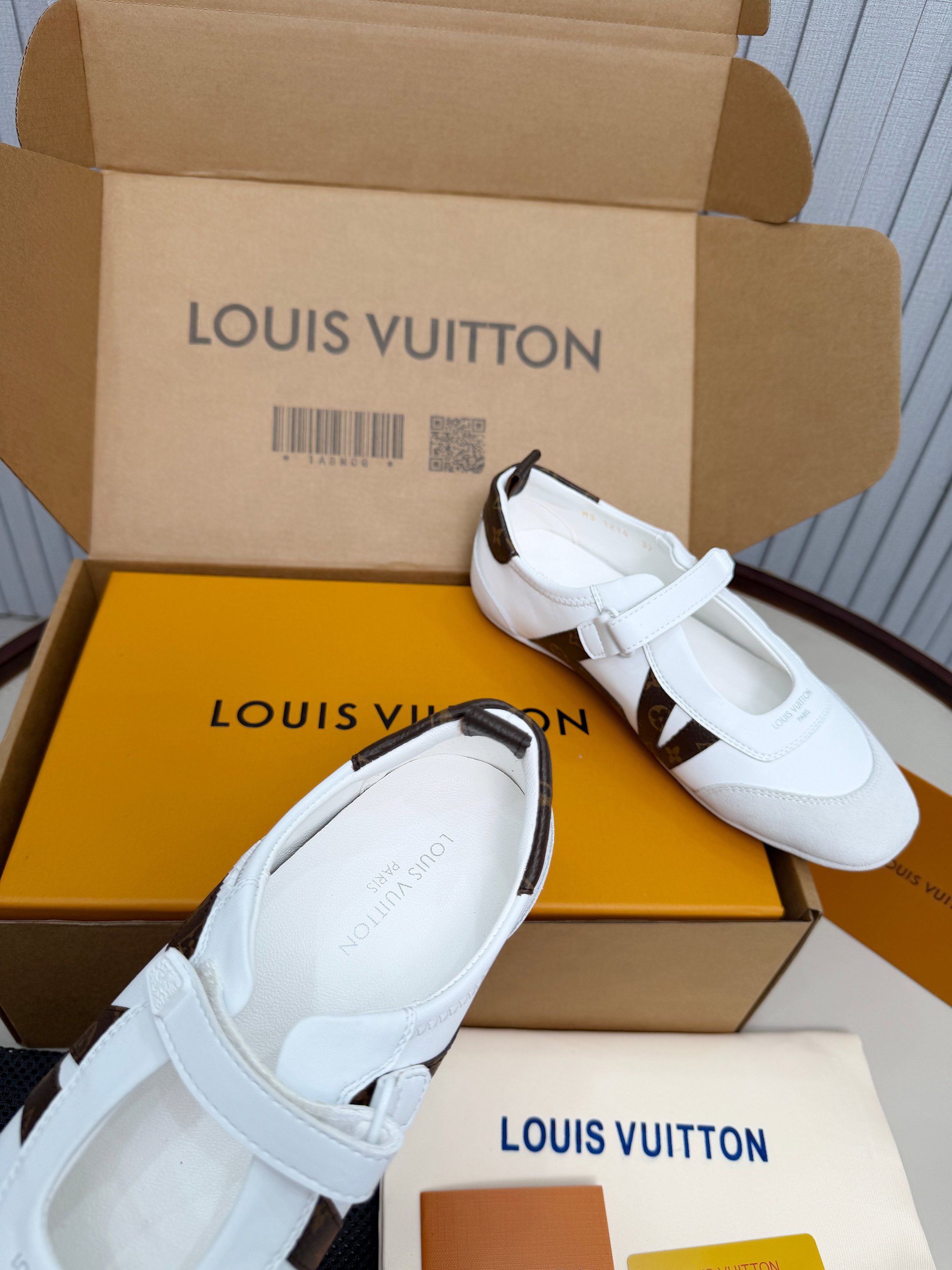 LV shoe