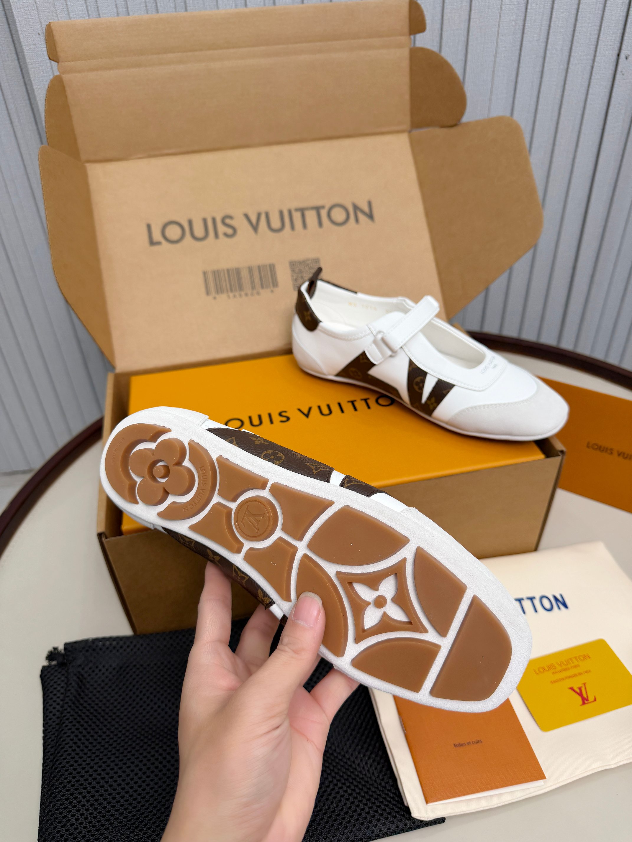 LV shoe