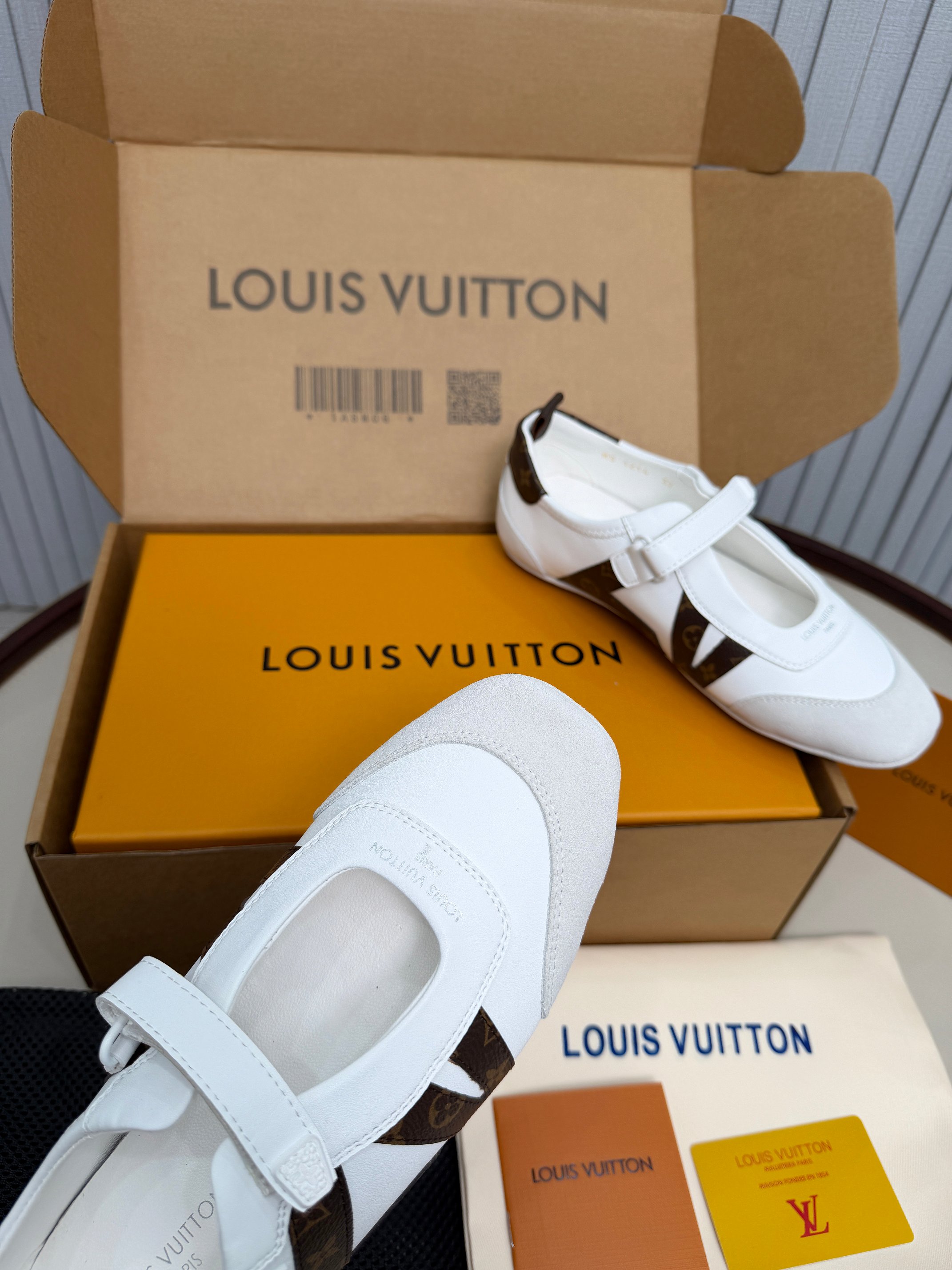 LV shoe