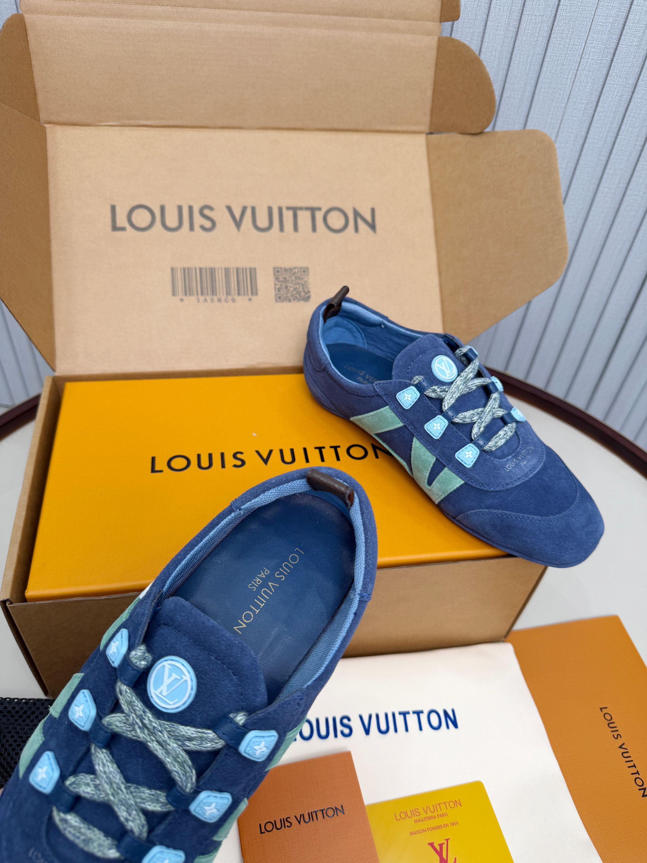 LV shoe