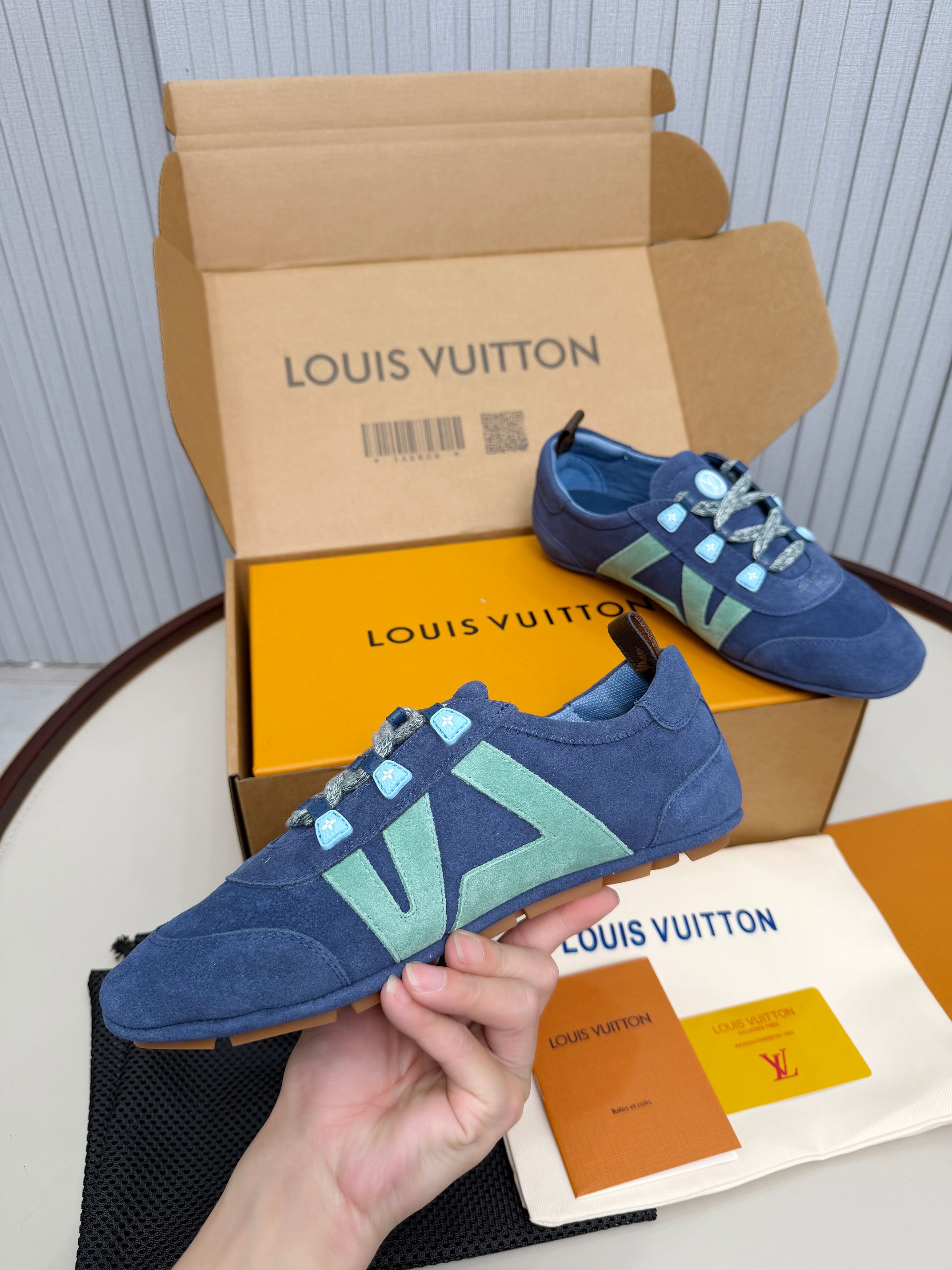 LV shoe