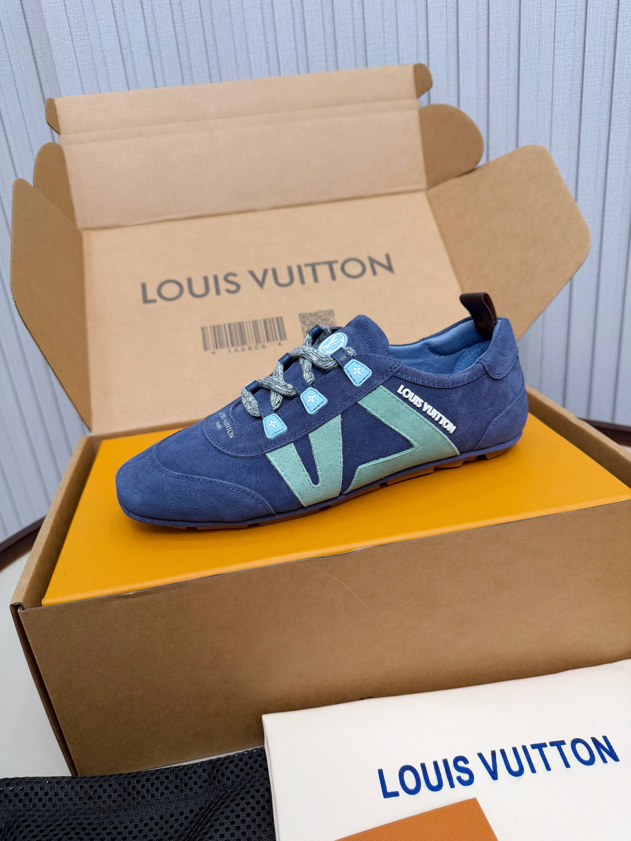 LV shoe