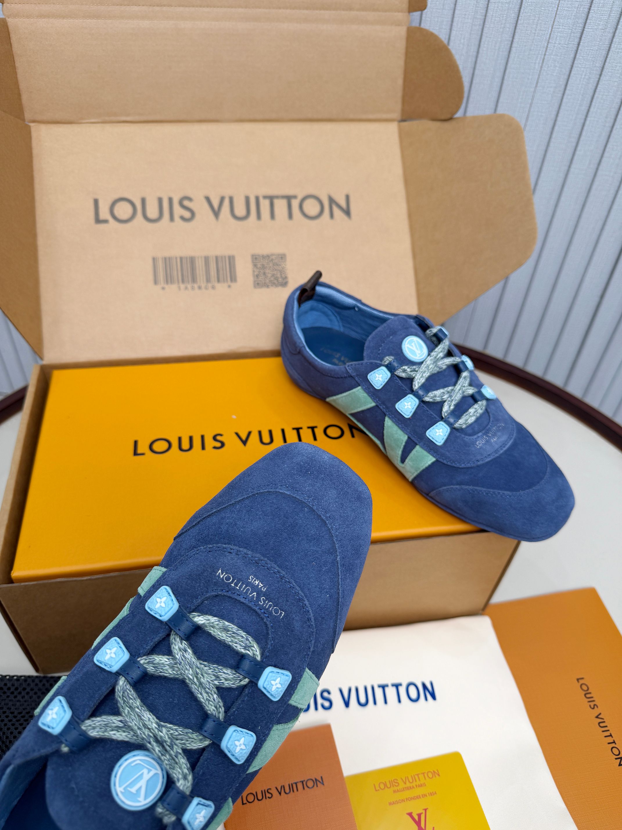 LV shoe