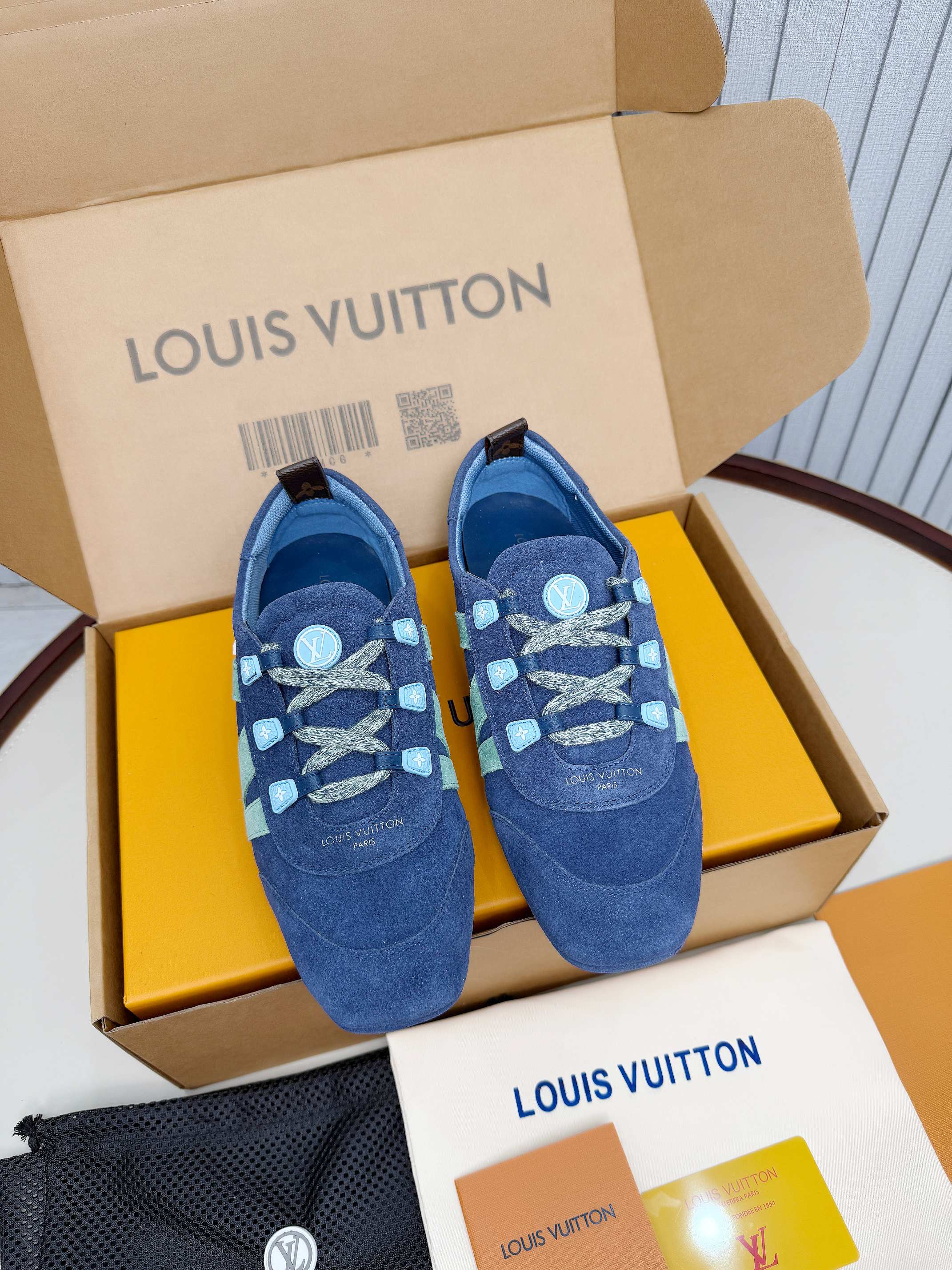 LV shoe
