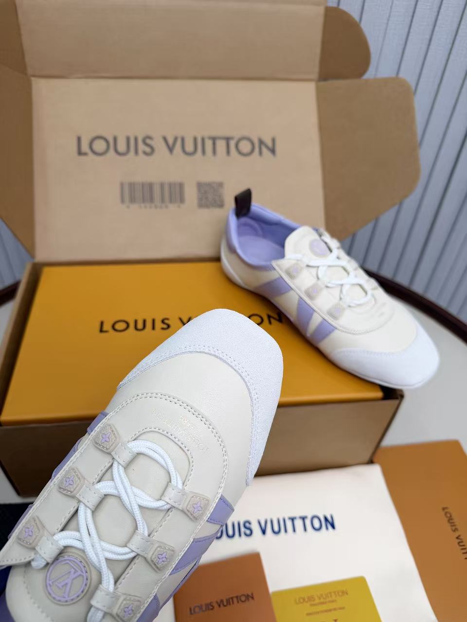 LV shoe