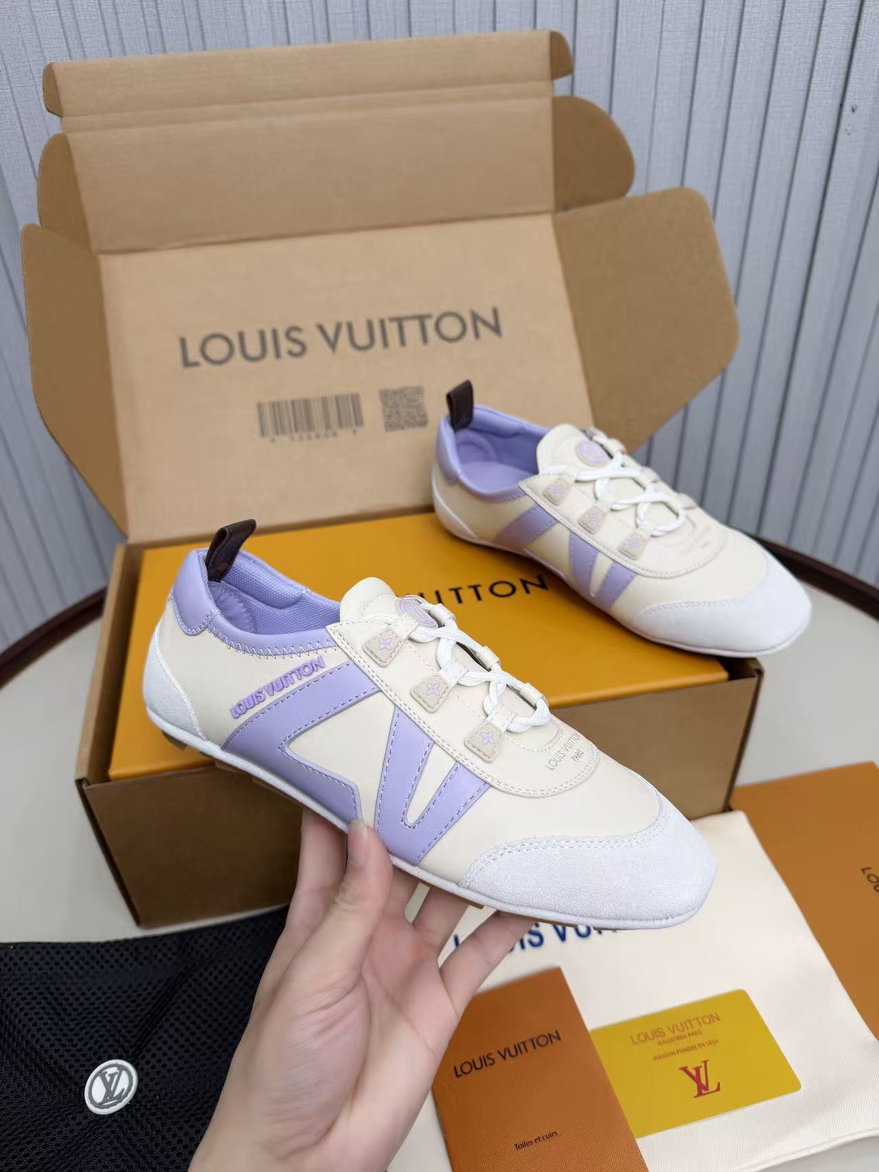 LV shoe