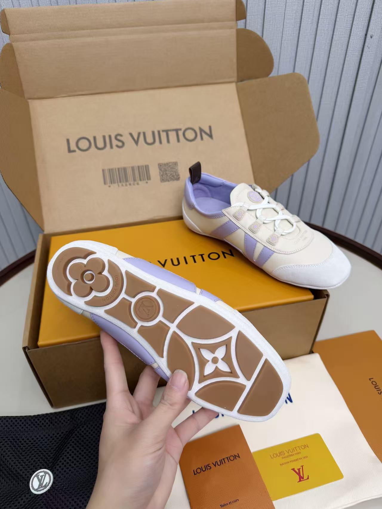 LV shoe