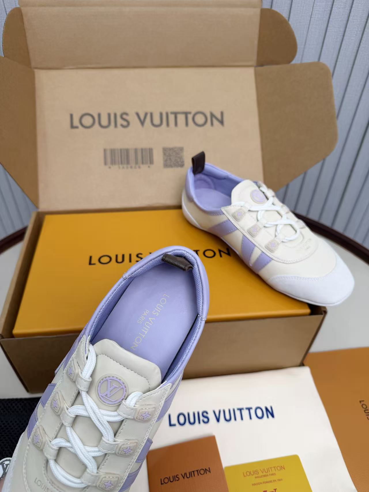 LV shoe