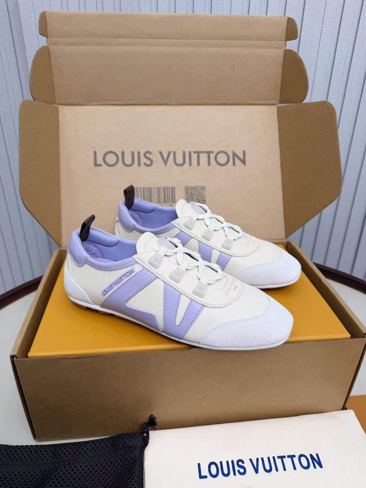 LV shoe