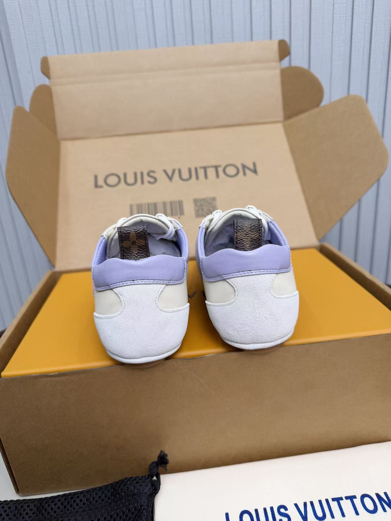 LV shoe