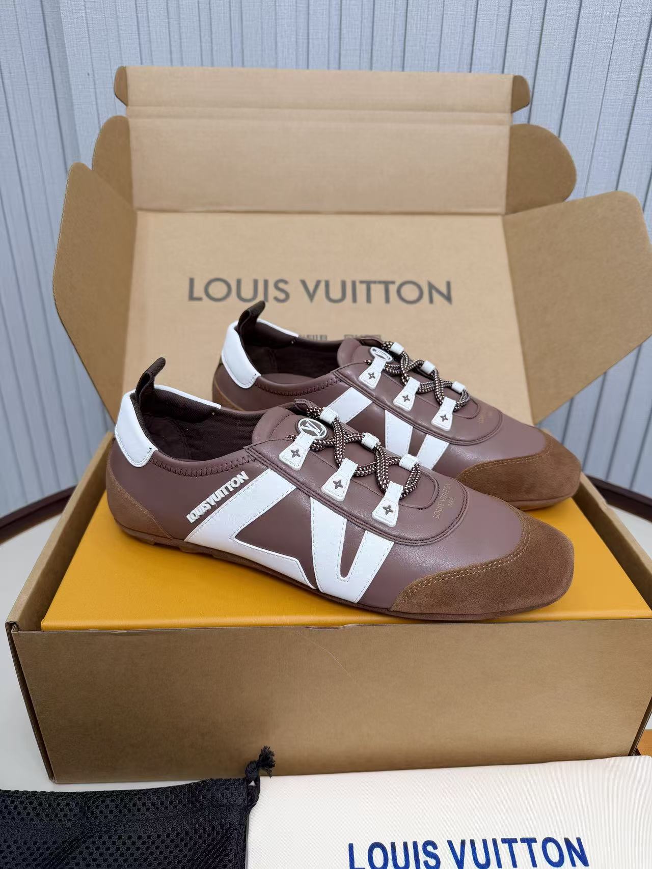 LV shoe