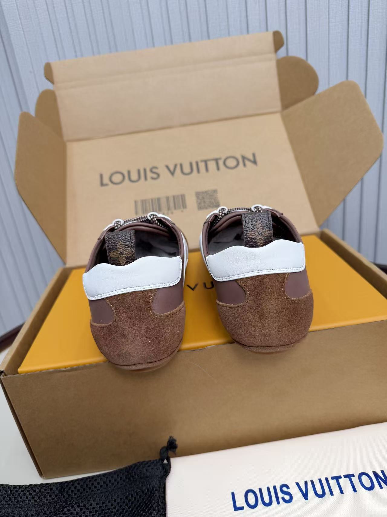LV shoe