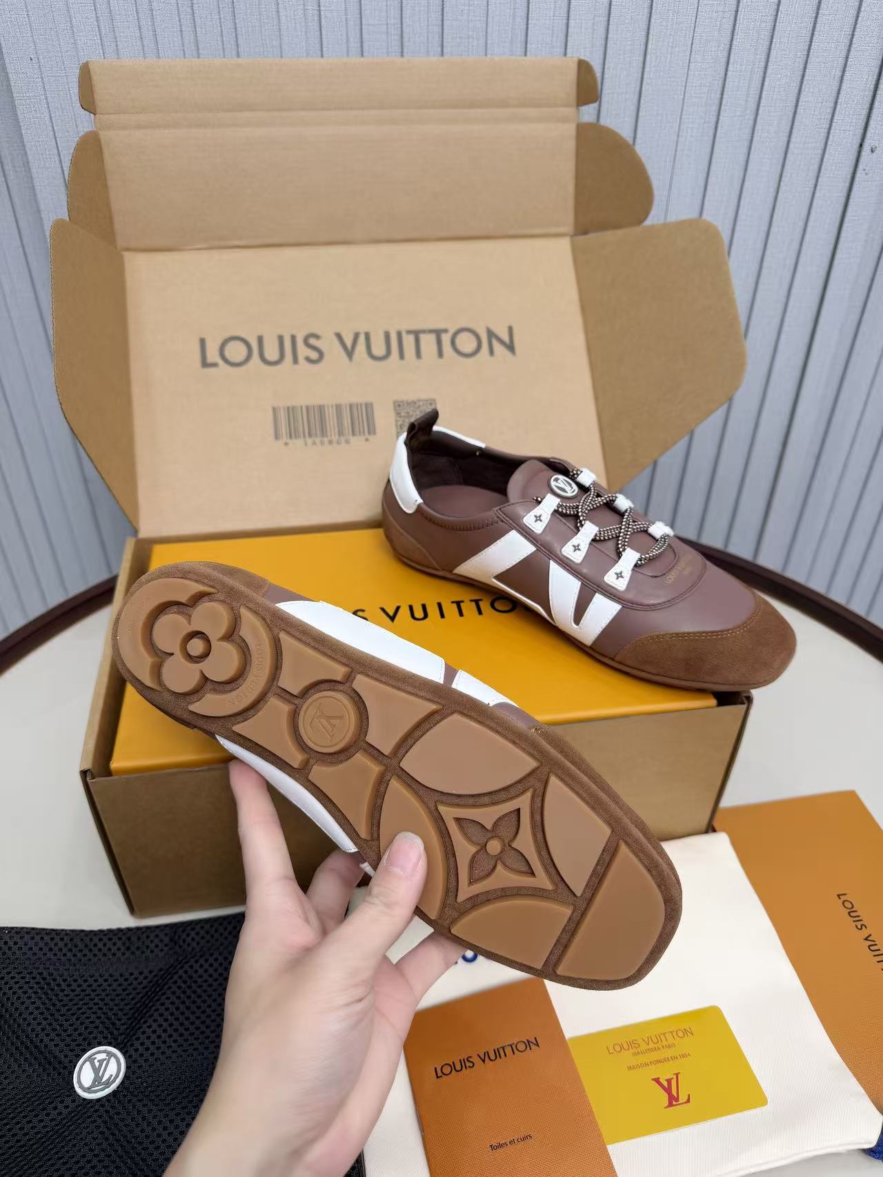 LV shoe