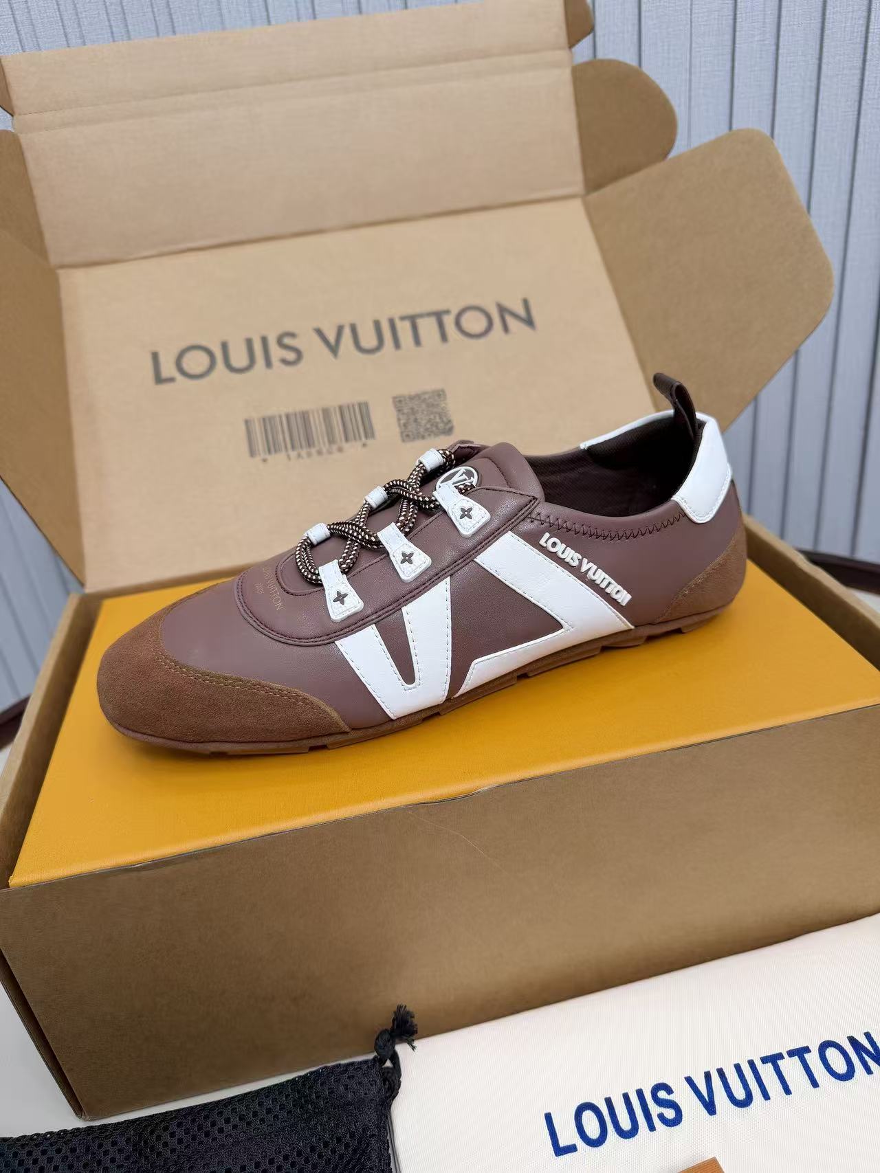 LV shoe