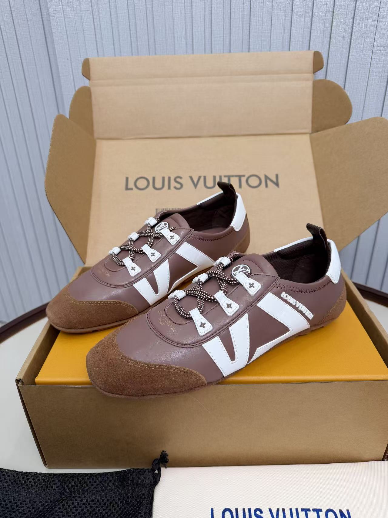 LV shoe