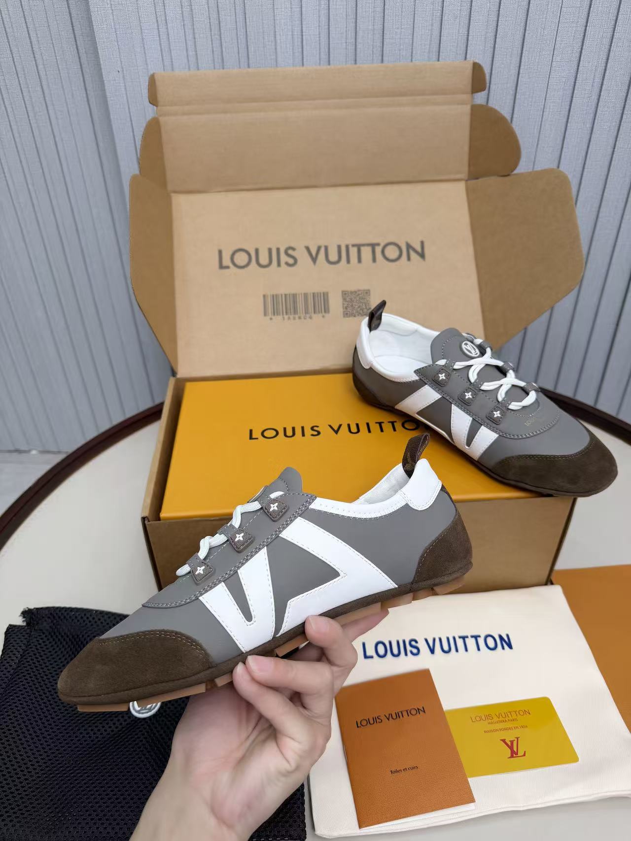 LV shoe